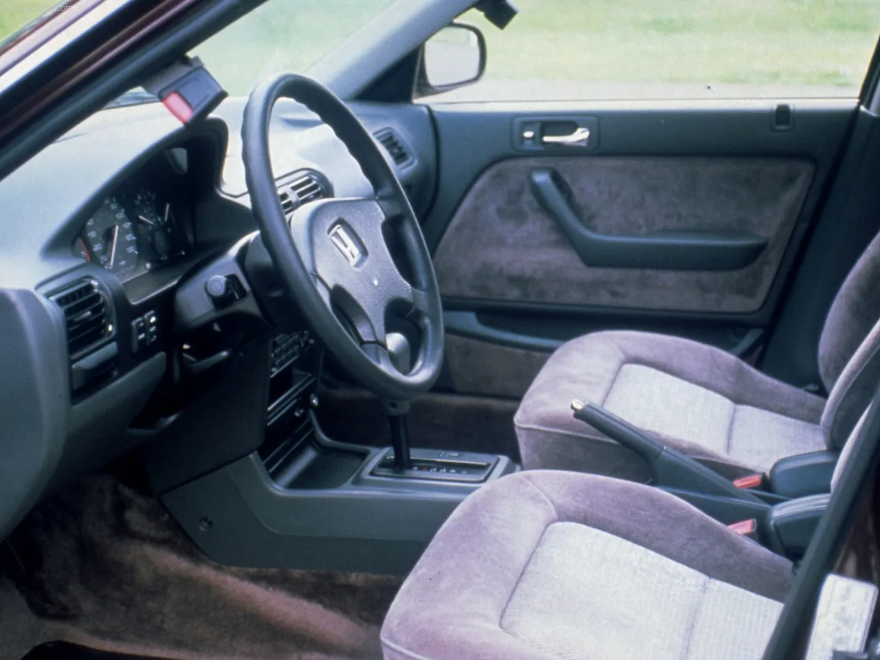 Honda Accord Sedan (1990) – interiér