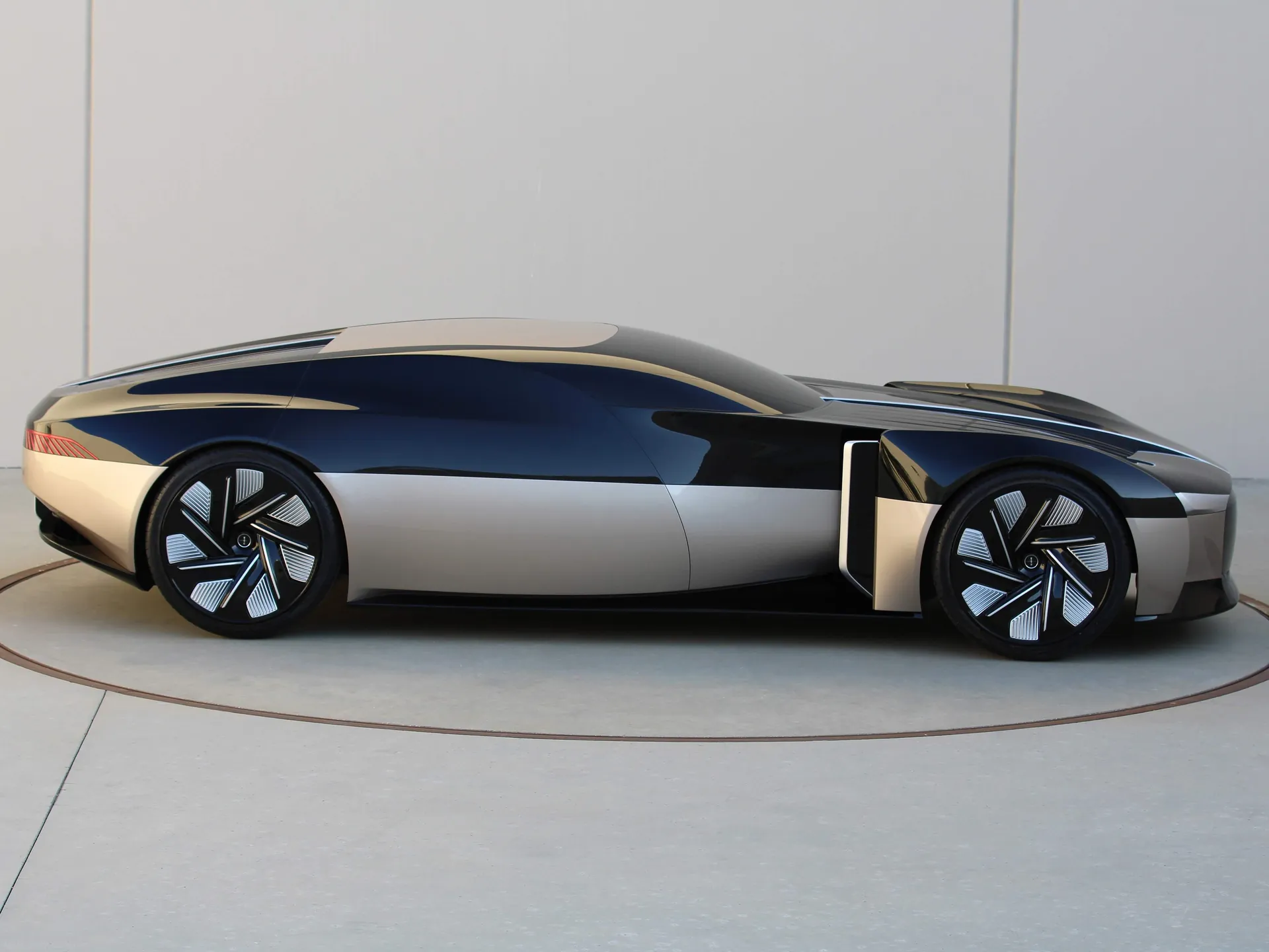 Lincoln Anniversary Concept (2021) – boční profil