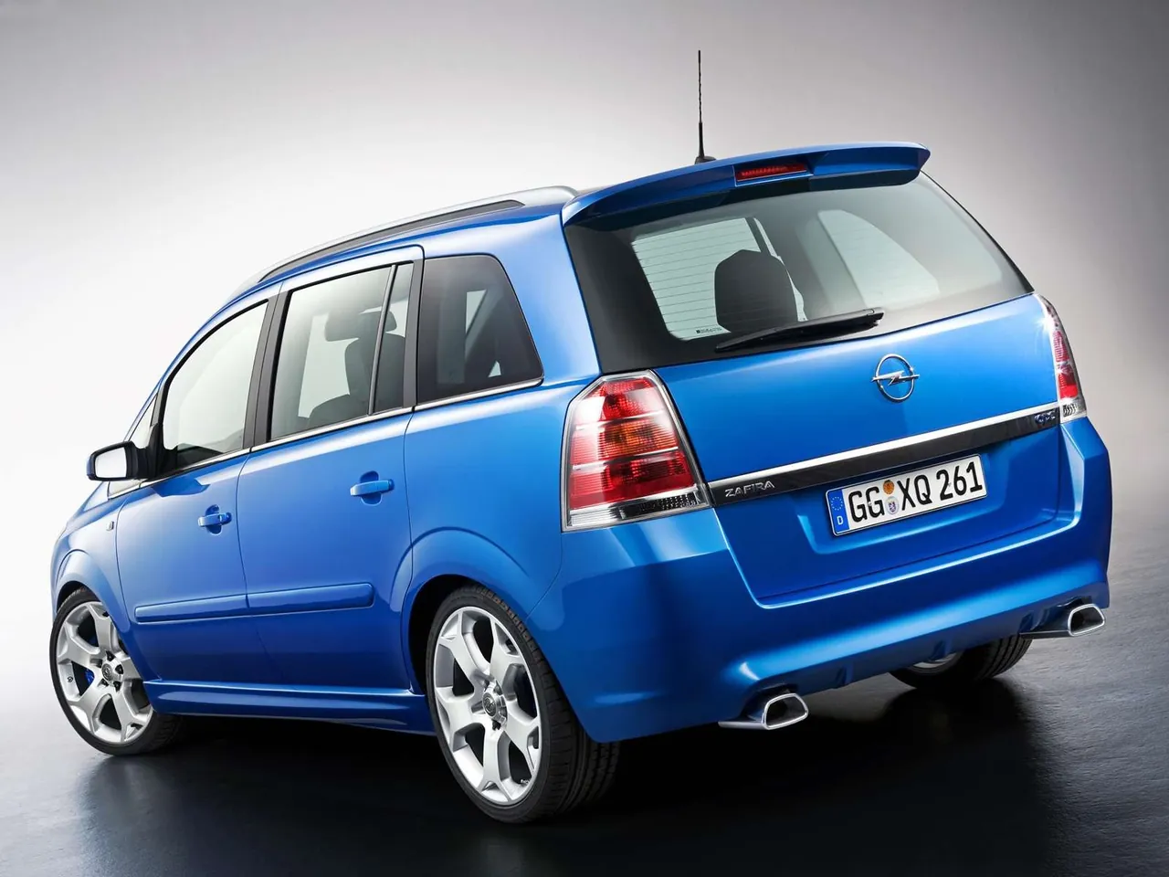 Opel Zafira OPC (2005) - Rear Three-Quarter