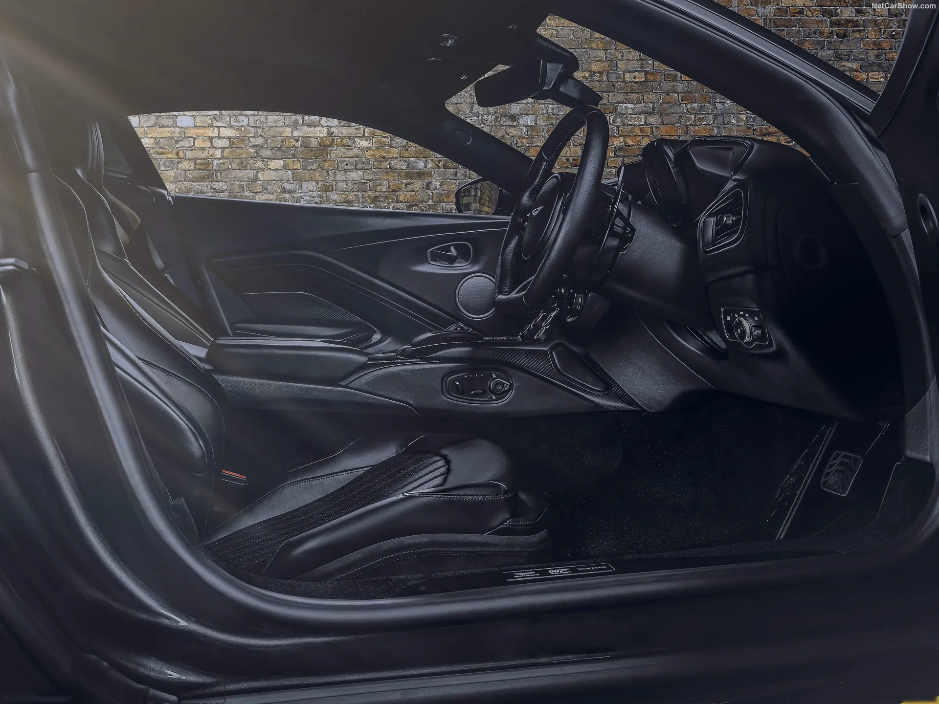 Aston Martin Vantage 007 Edition (2021) - Interior