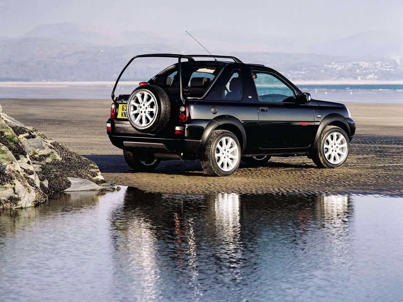 Land Rover Freelander Td4 3door (2004) – zadní tříčtvrteční pohled