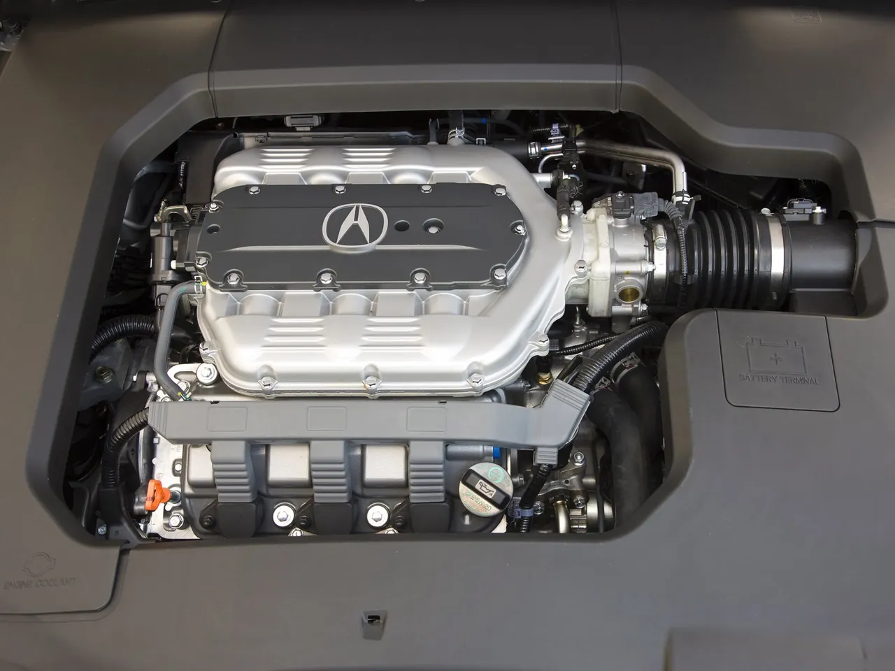 Acura TL (2009) – motorový prostor