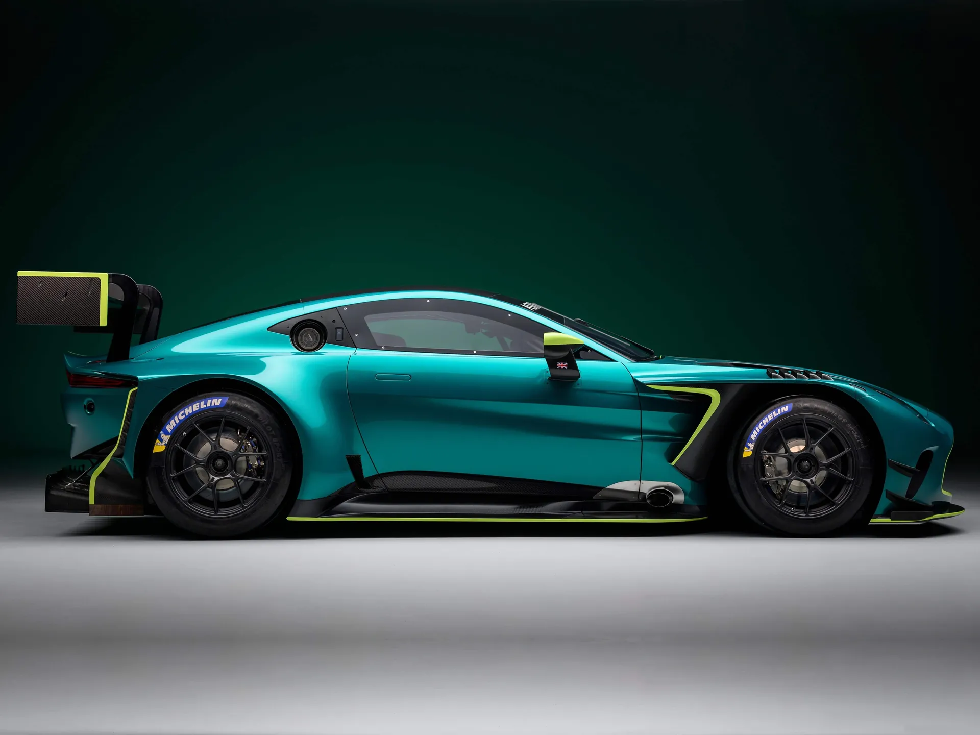Aston Martin Vantage GT3 (2024) – boční profil