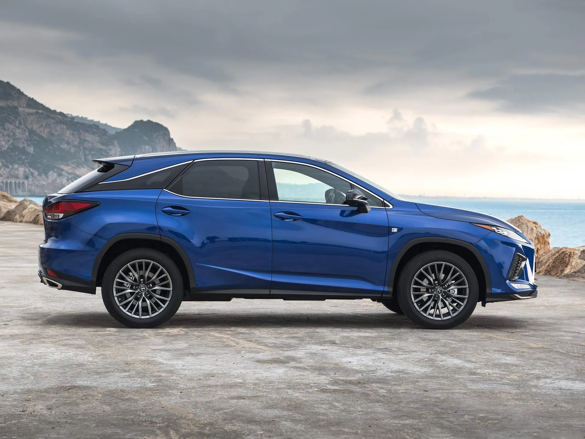 Lexus RX (2020) – boční profil
