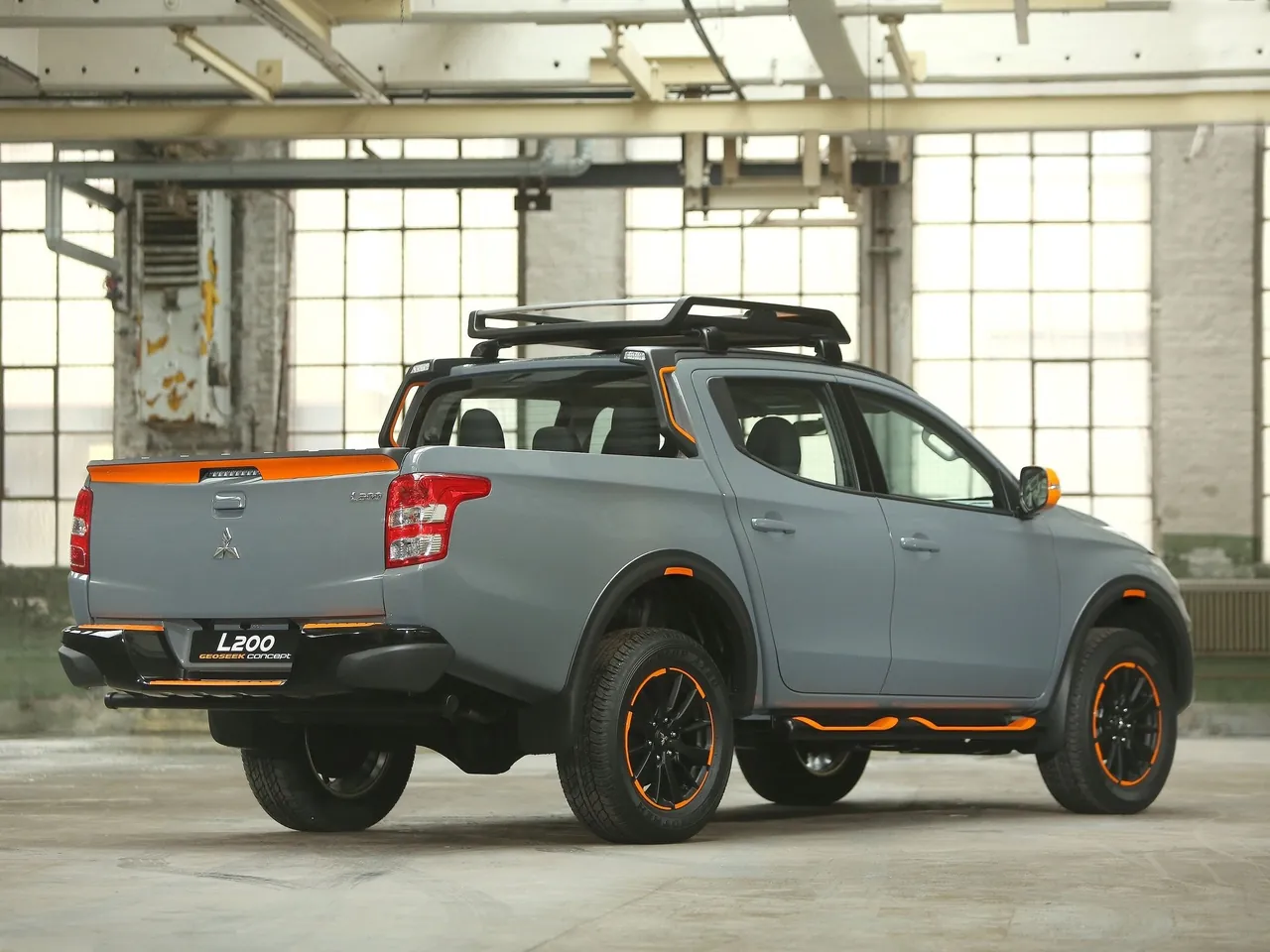Mitsubishi L200 Geoseek Concept (2016) – zadní tříčtvrteční pohled