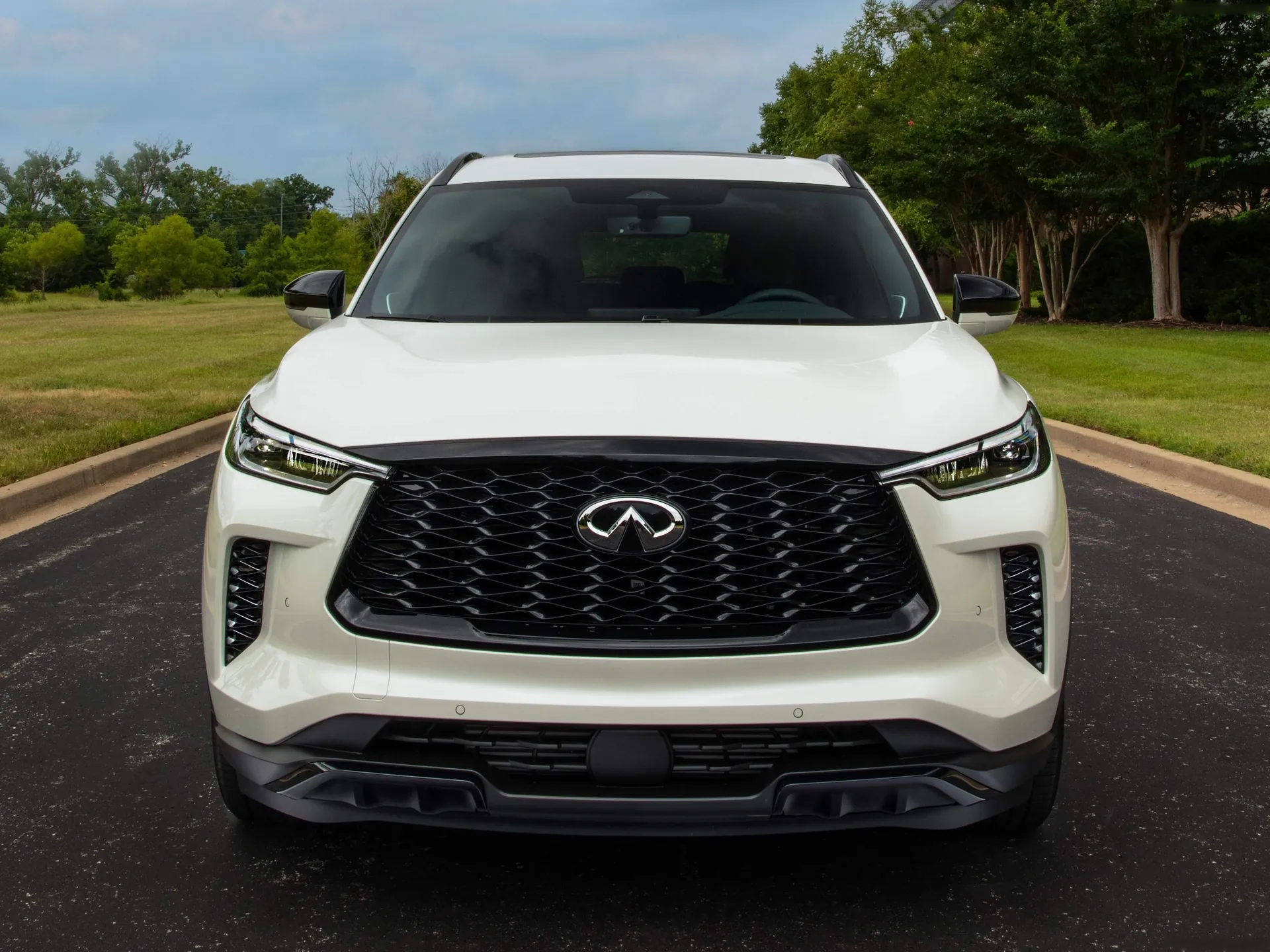 Infiniti QX60 Black Edition (2025) – zepředu
