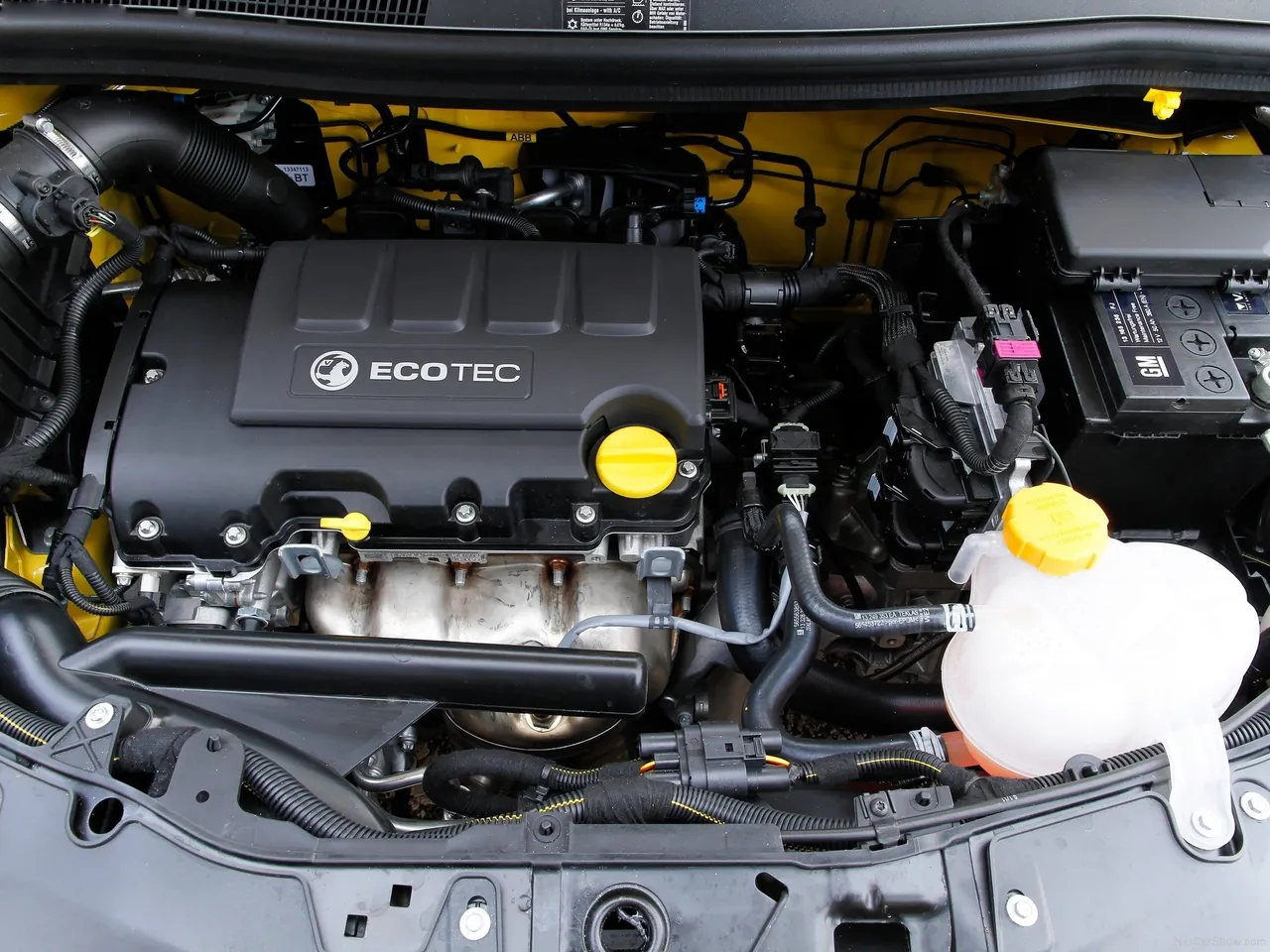 Vauxhall Corsa (2011) – motorový prostor