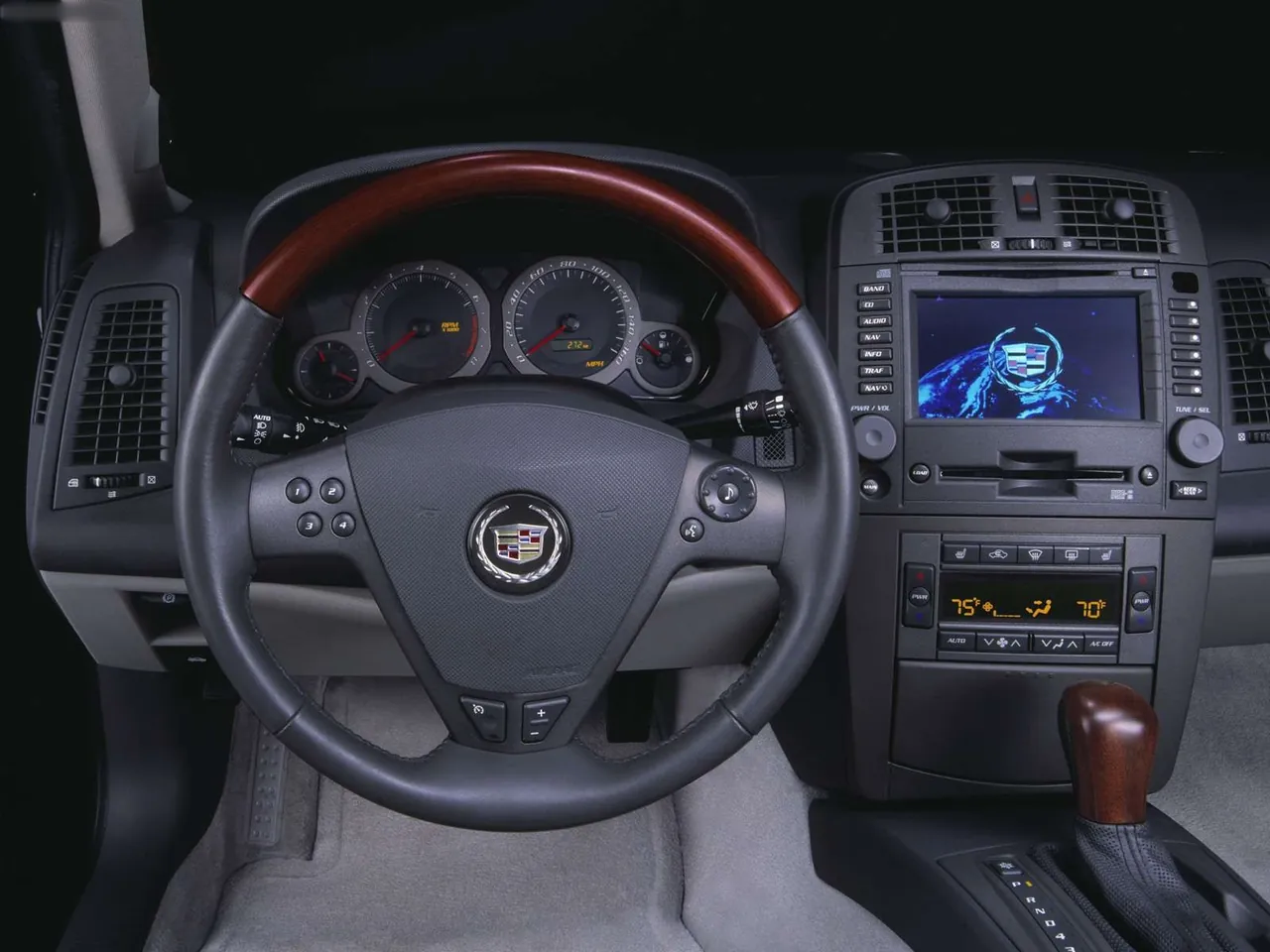 Cadillac CTS (2003) – interiér