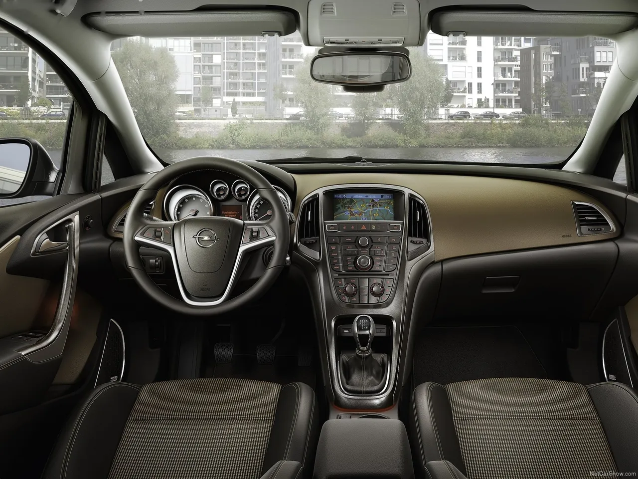 Opel Astra Sports Tourer (2011) – interiér