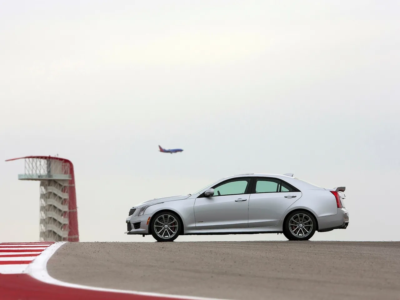 Cadillac ATS-V Sedan (2016) – boční profil