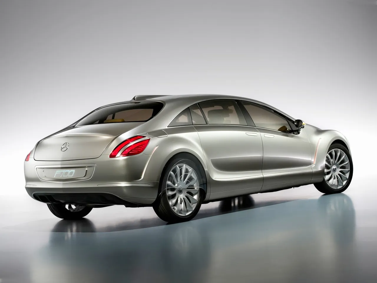 Mercedes-Benz F700 Concept (2007) – zadní tříčtvrteční pohled