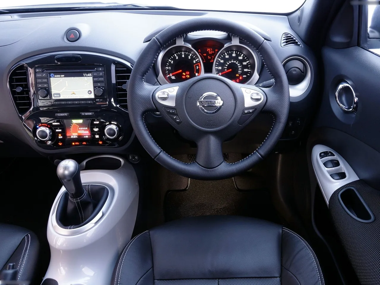Nissan Juke Shiro (2012) – interiér