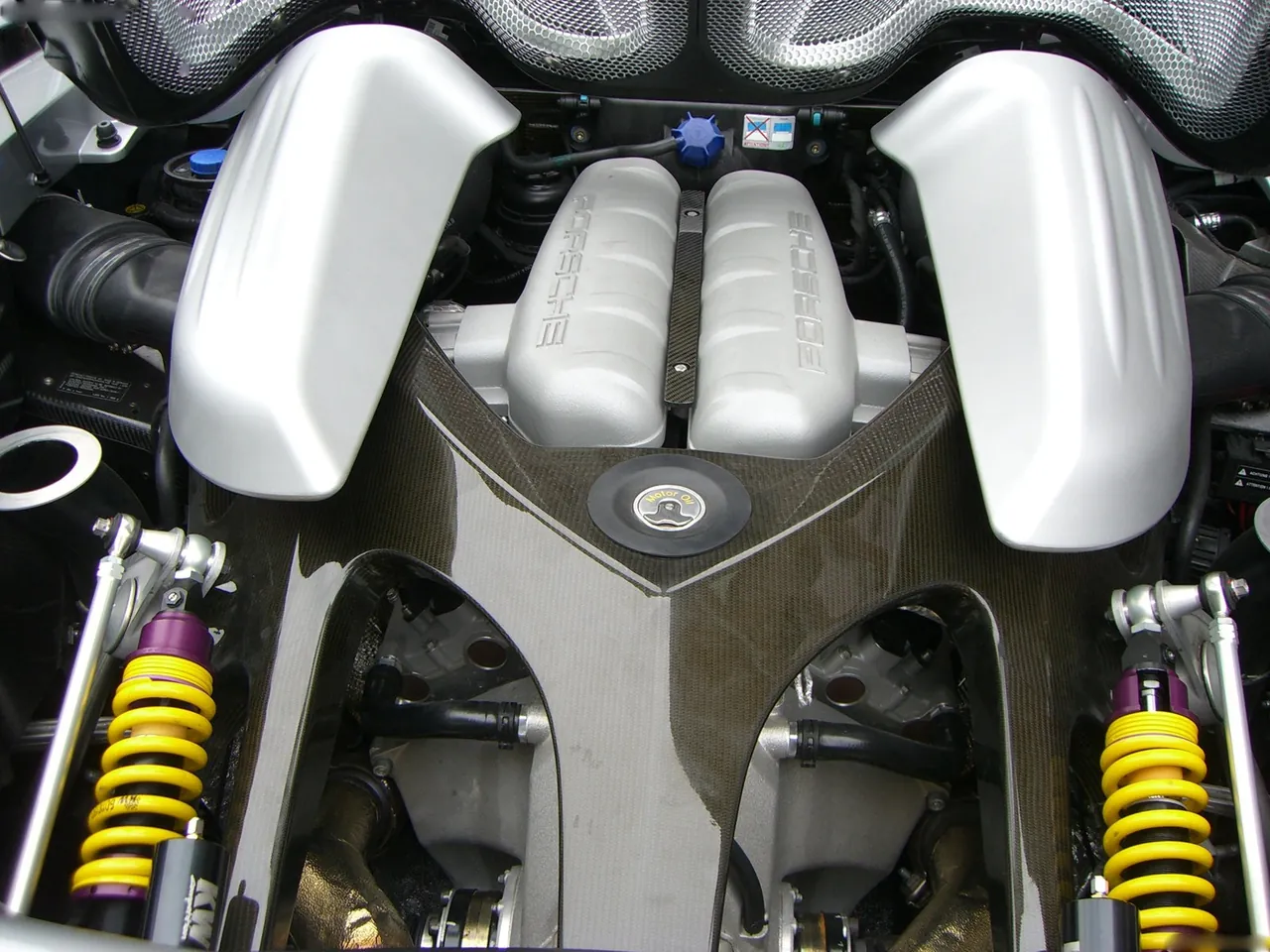 Edo Porsche Carrera GT (2007) – motorový prostor
