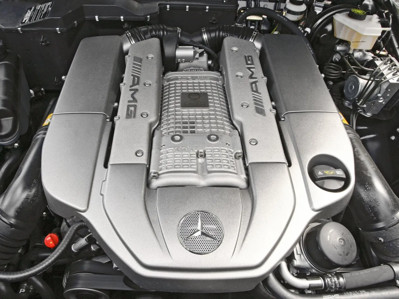Mercedes-Benz G55 AMG (2009) – motorový prostor
