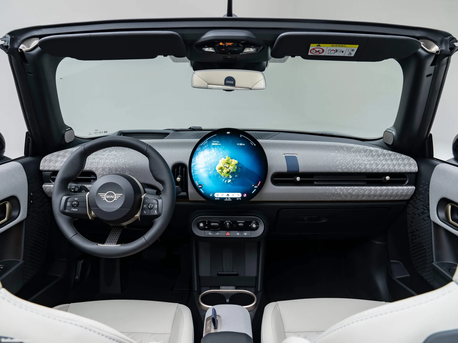 Mini Cooper S Convertible (2025) – interiér