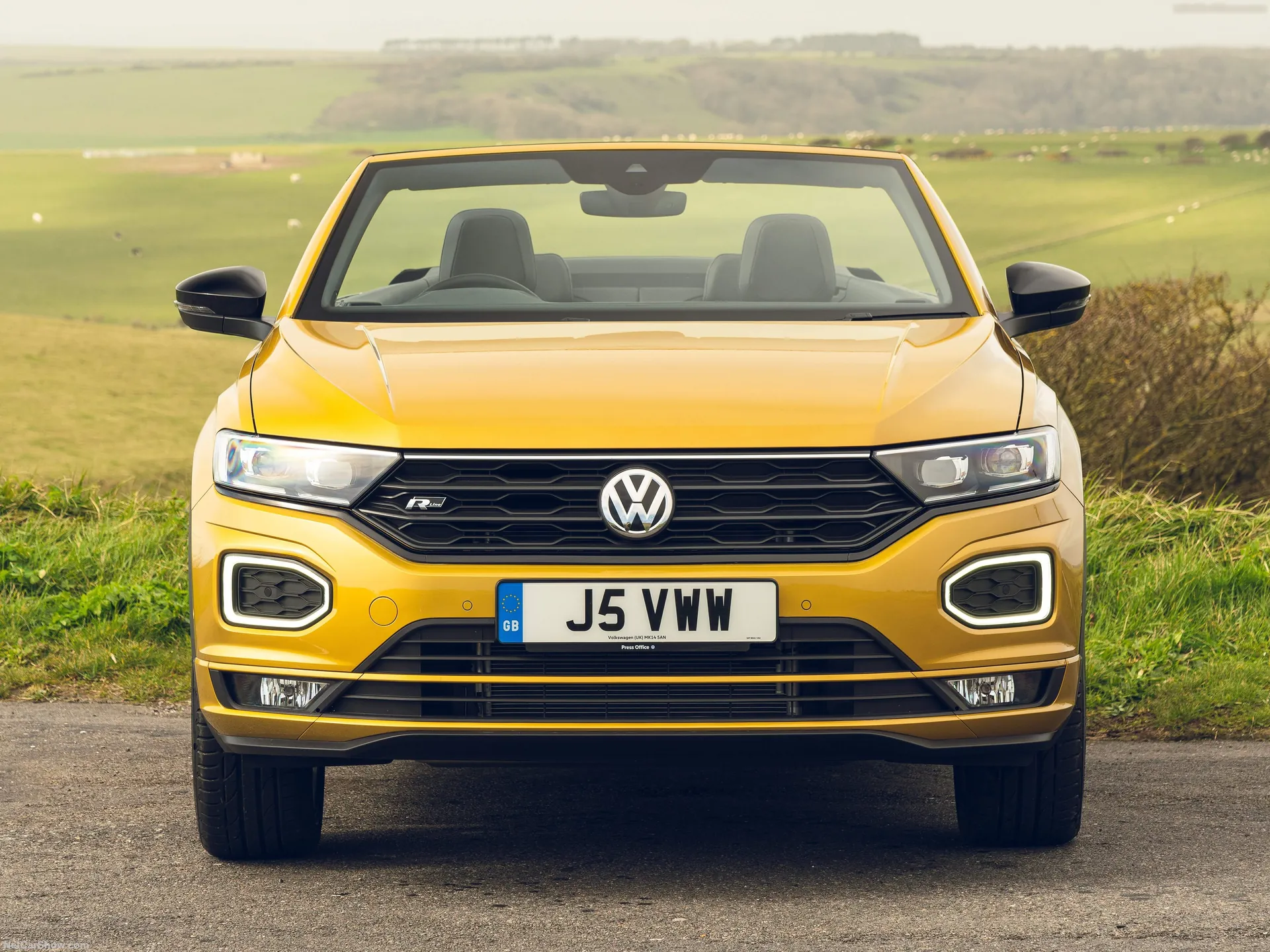 Volkswagen T-Roc Cabriolet [UK] (2020) – zepředu