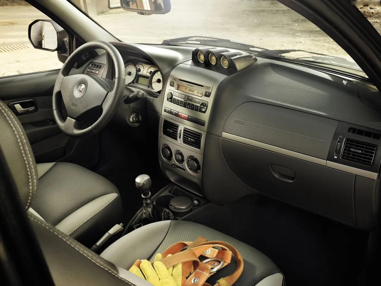 Fiat Strada (2013) – interiér