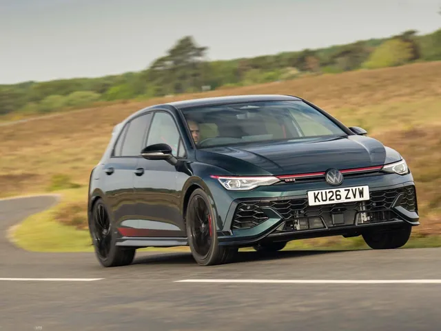 Volkswagen Golf GTI Edition 50 [UK] (2026)