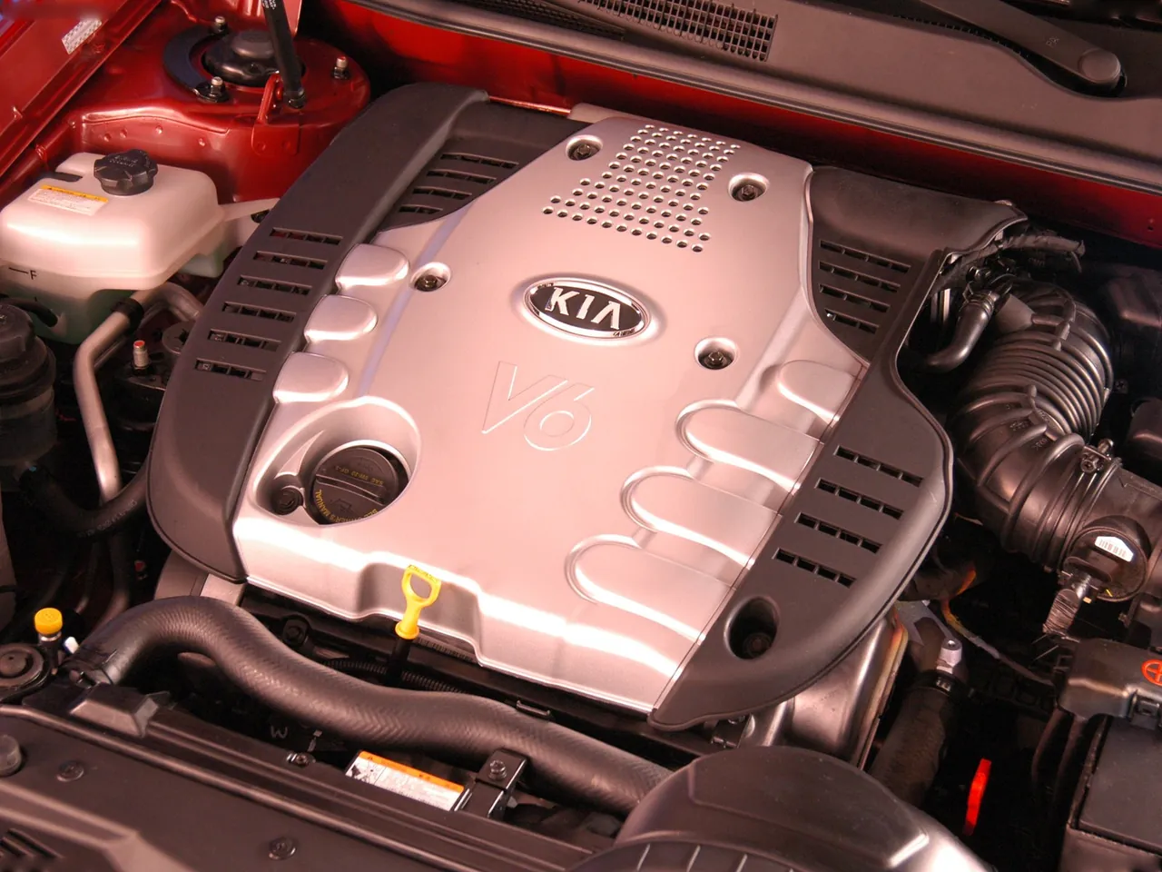 Kia Optima (2006) – motorový prostor