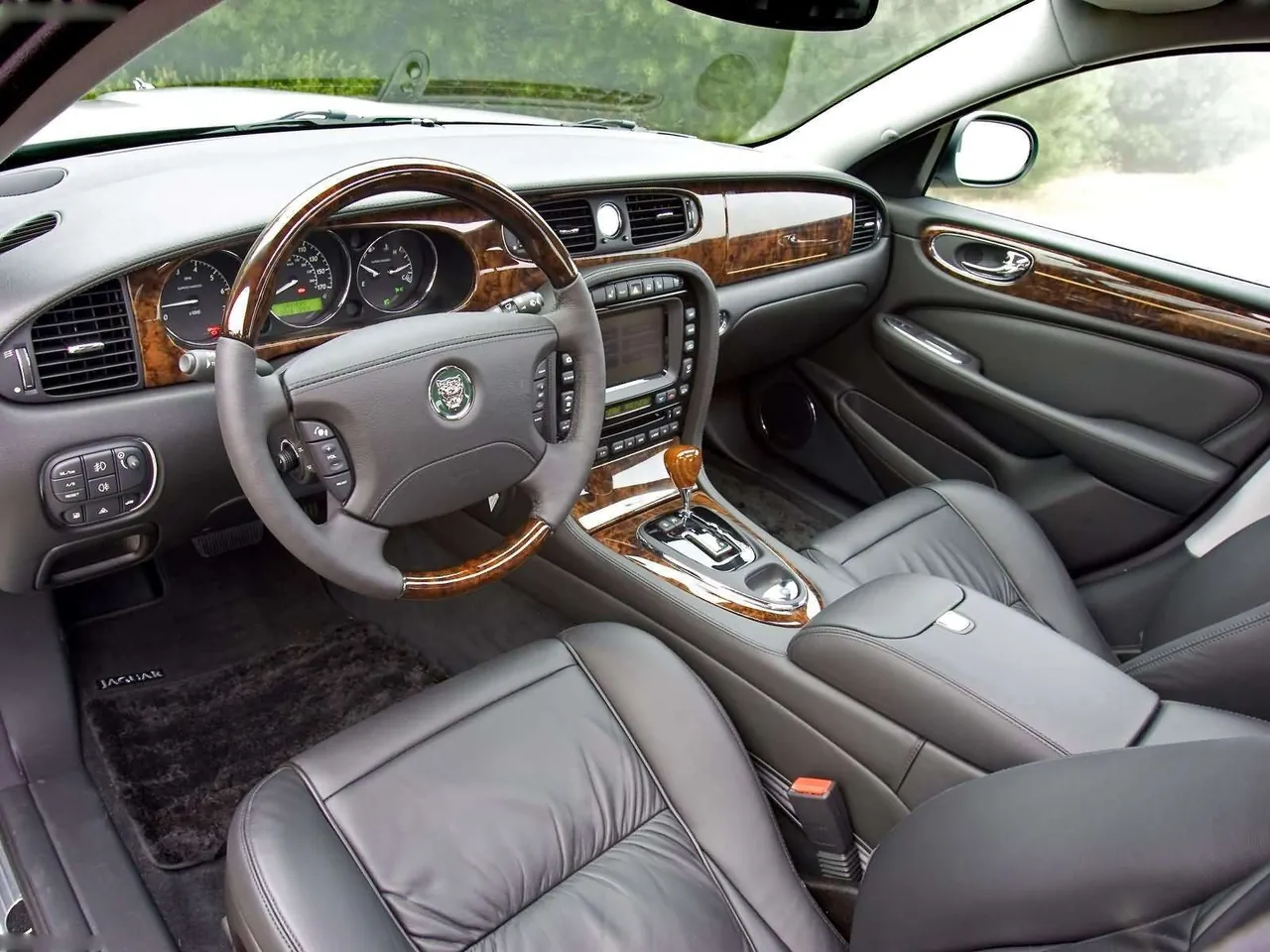 Jaguar XJ Super V8 (2005) – interiér