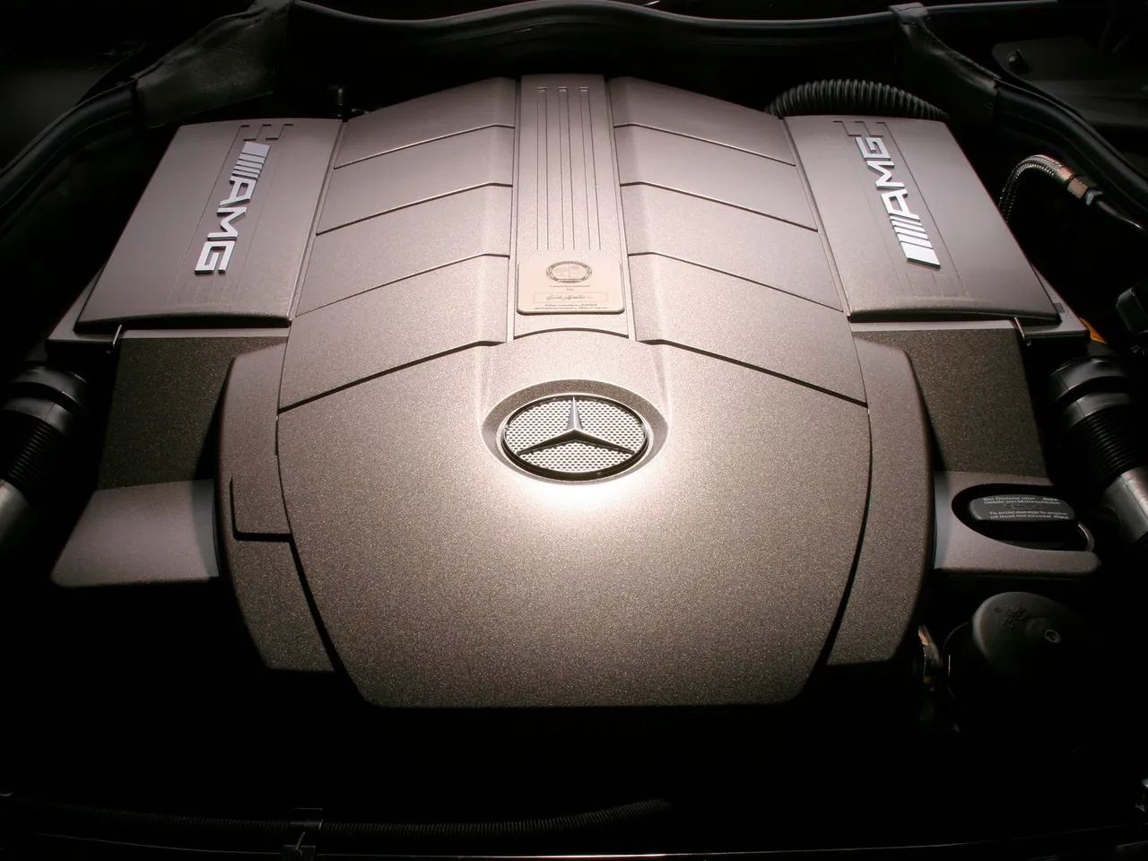 Mercedes-Benz SLK55 AMG (2005) - Engine Bay