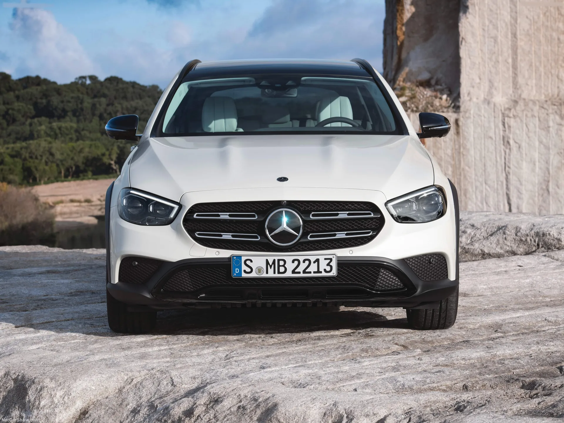 Mercedes-Benz E-Class All-Terrain (2021) - Front