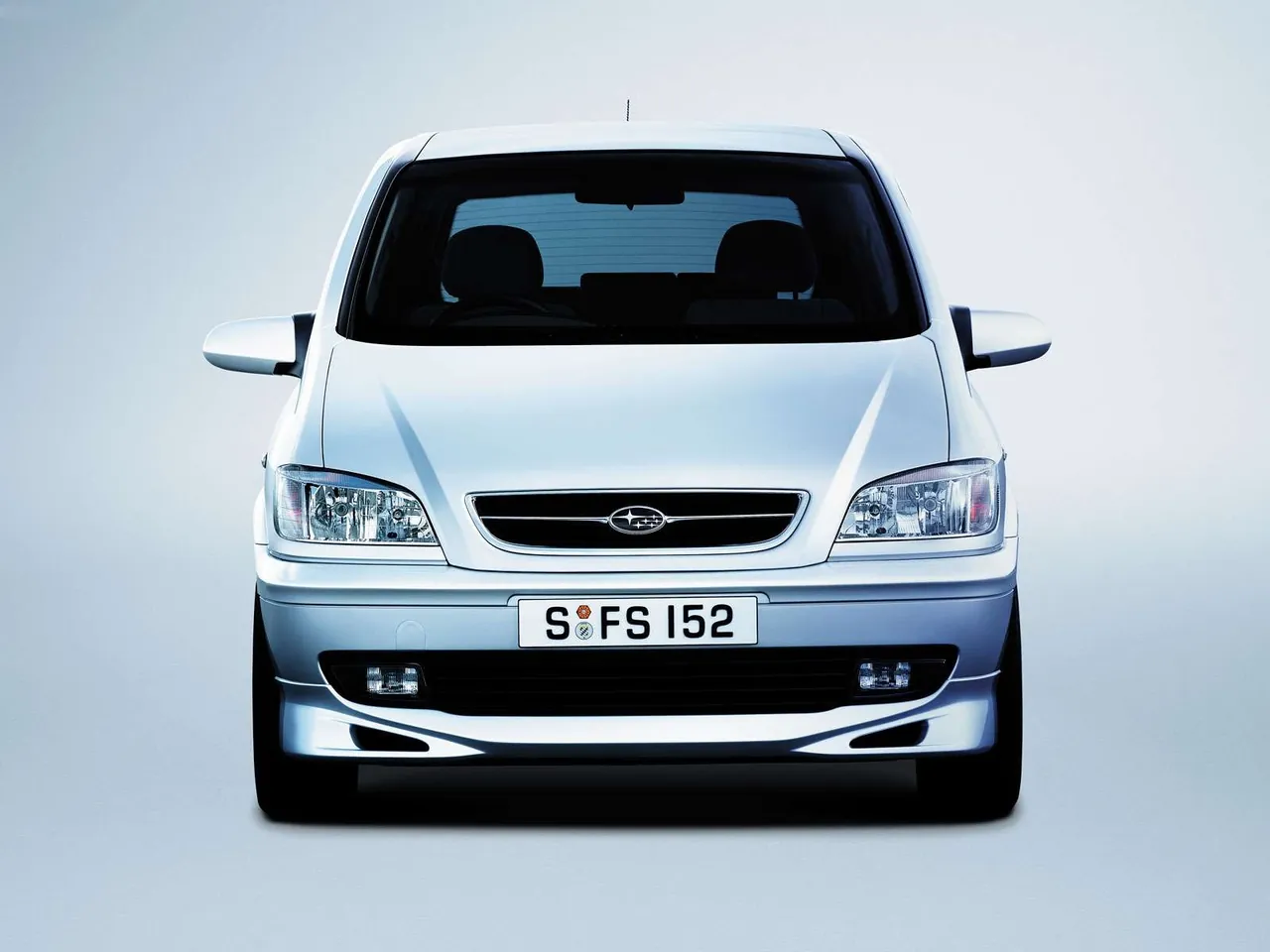 Subaru Traviq (2003) – zepředu