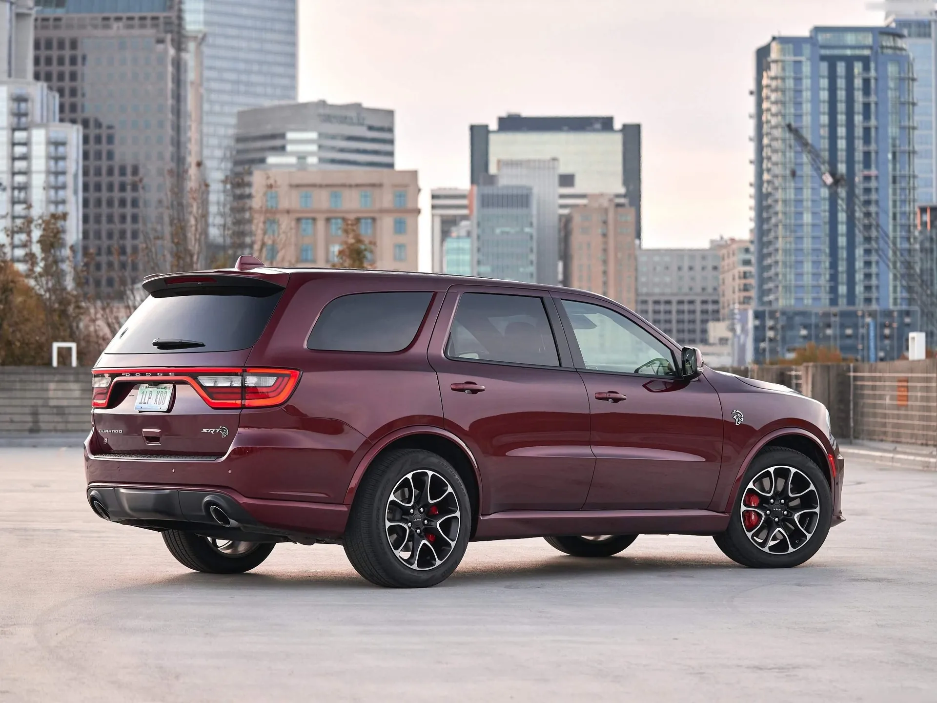 Dodge Durango SRT Hellcat (2021) – zadní tříčtvrteční pohled