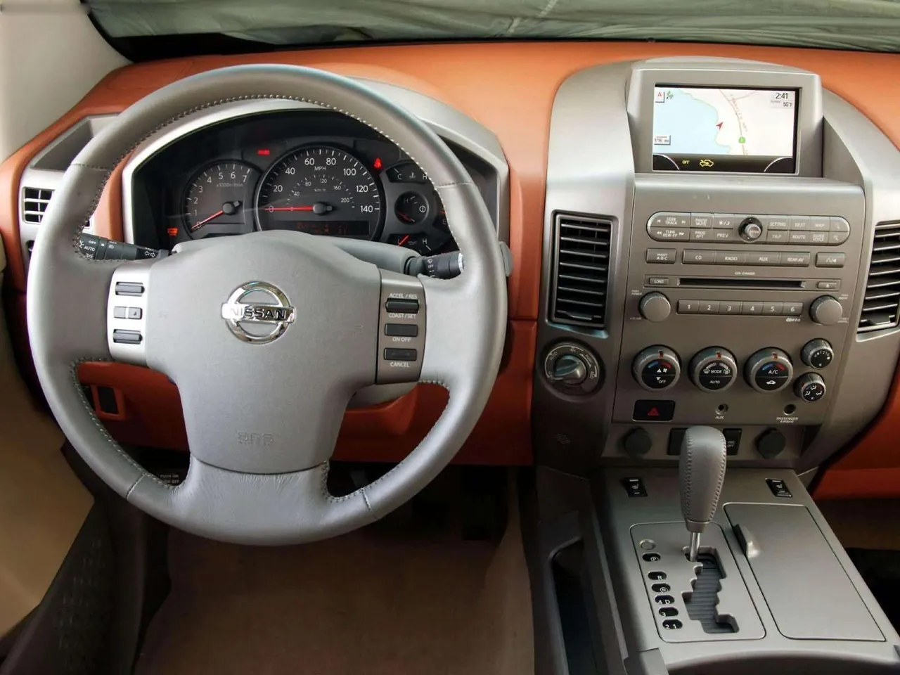 Nissan Pathfinder Armada (2004) – interiér