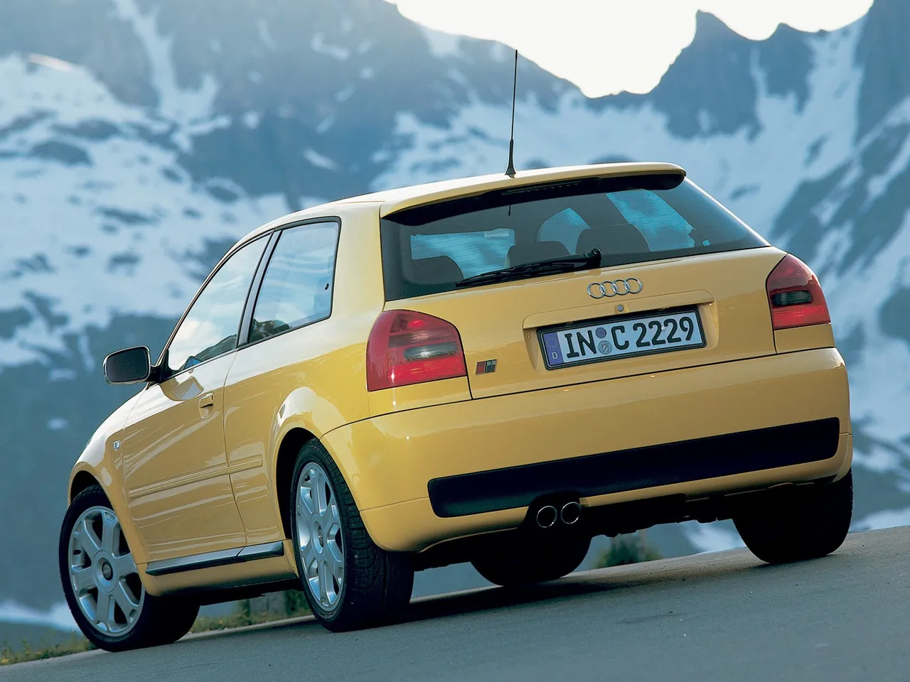 Audi S3 (1999) – zadní tříčtvrteční pohled