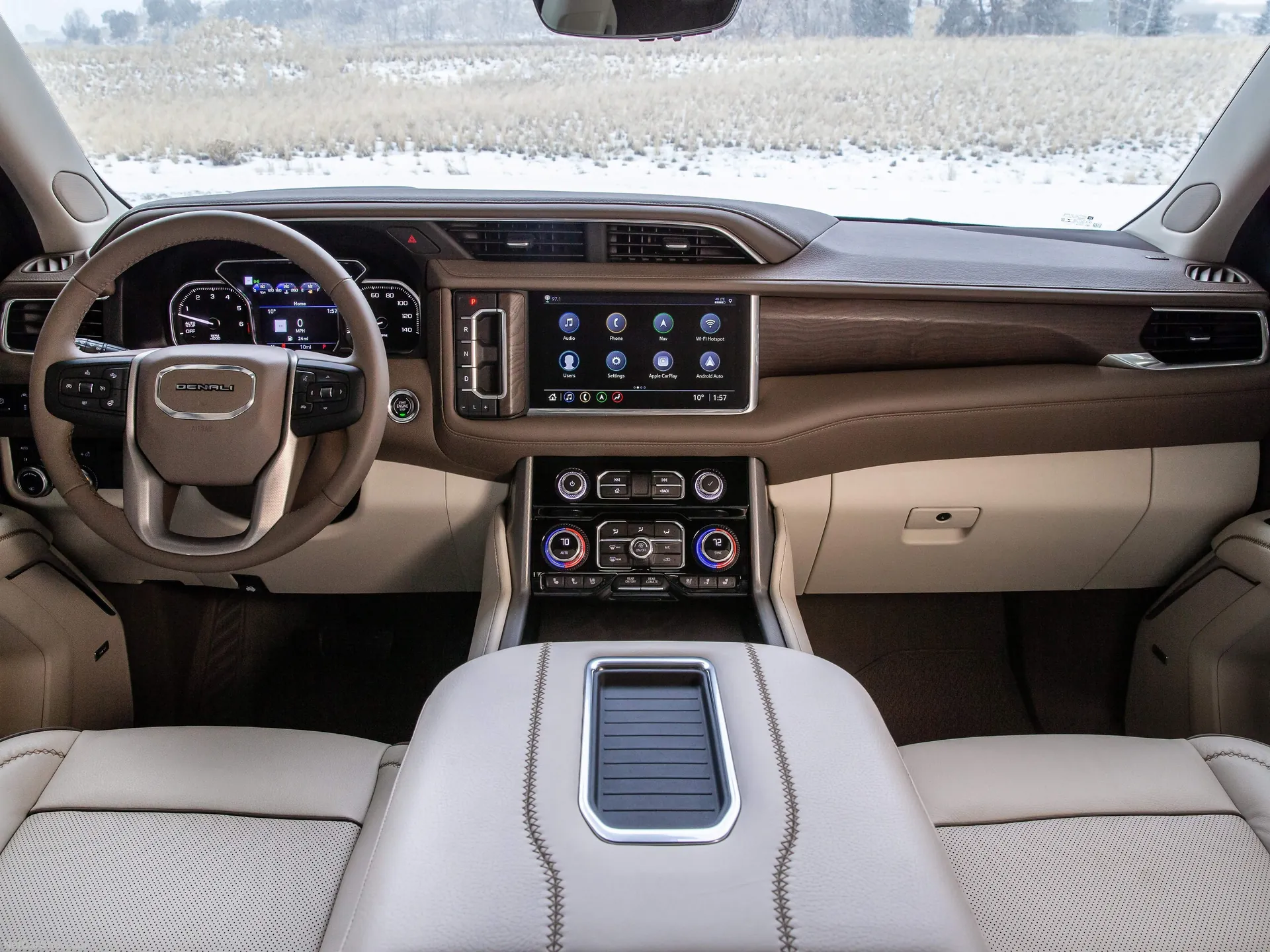 GMC Yukon Denali (2021) – interiér