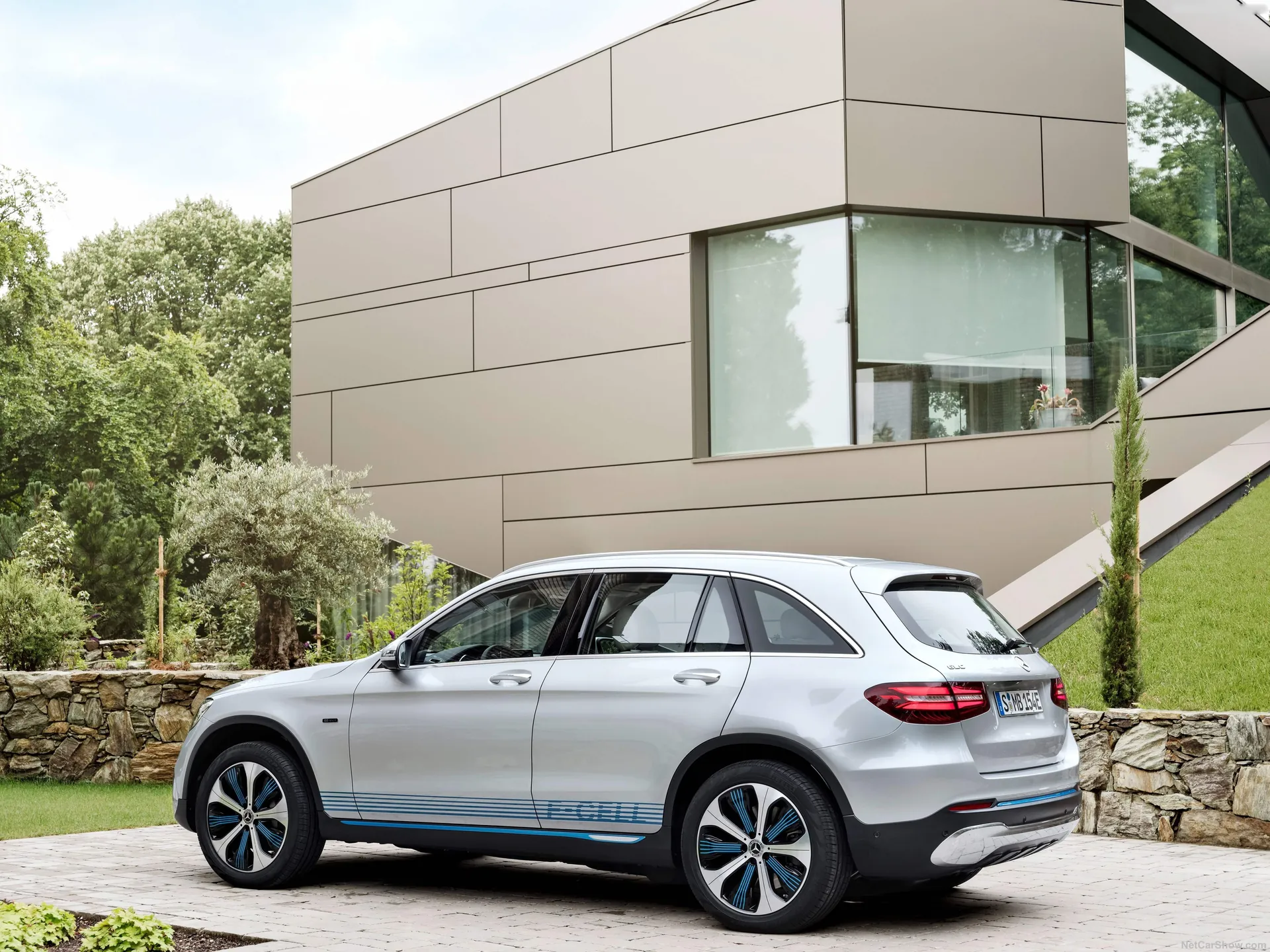 Mercedes-Benz GLC F-Cell Concept (2017) - Rear Three-Quarter