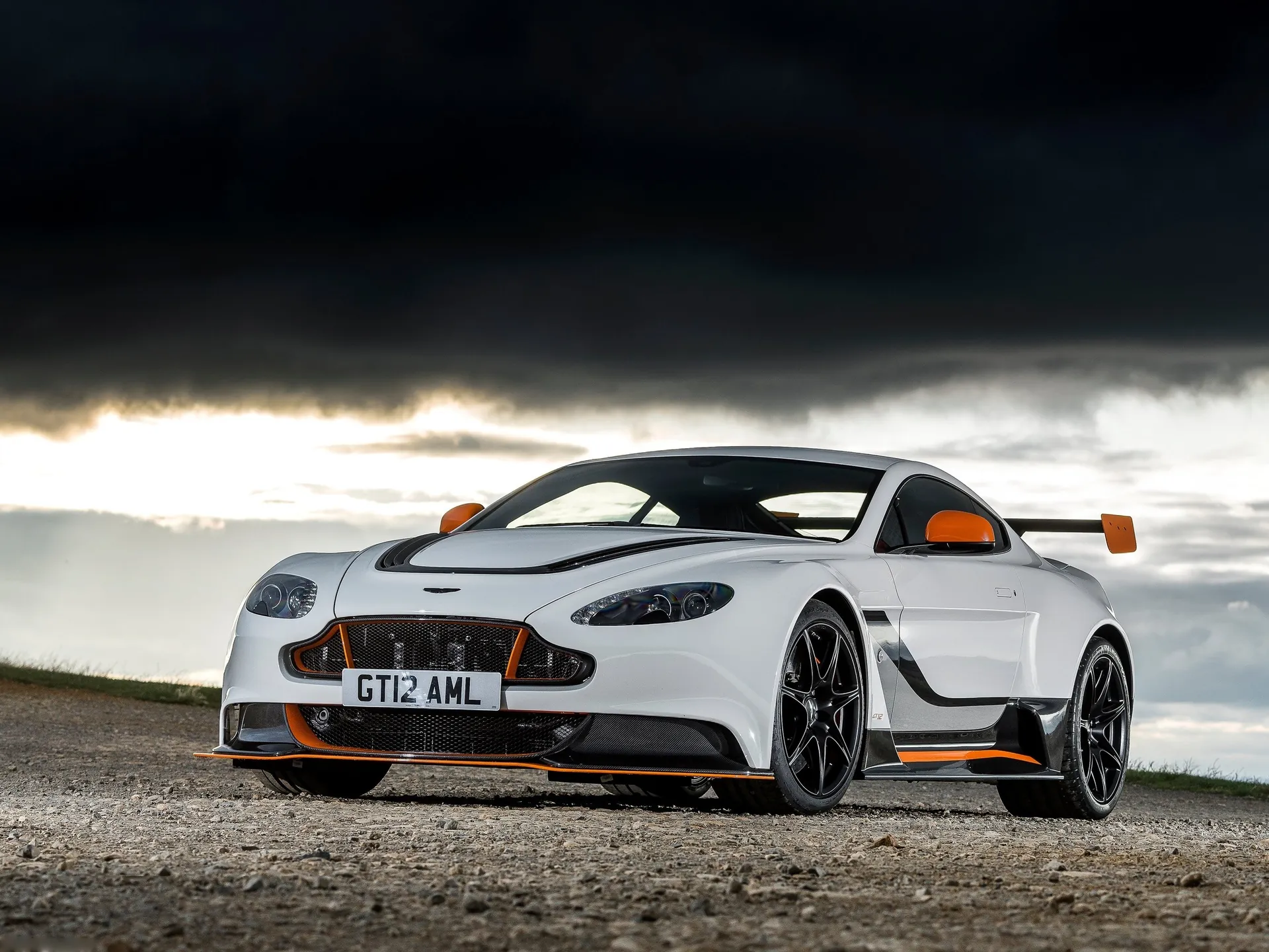 Aston Martin Vantage GT12 (2015)