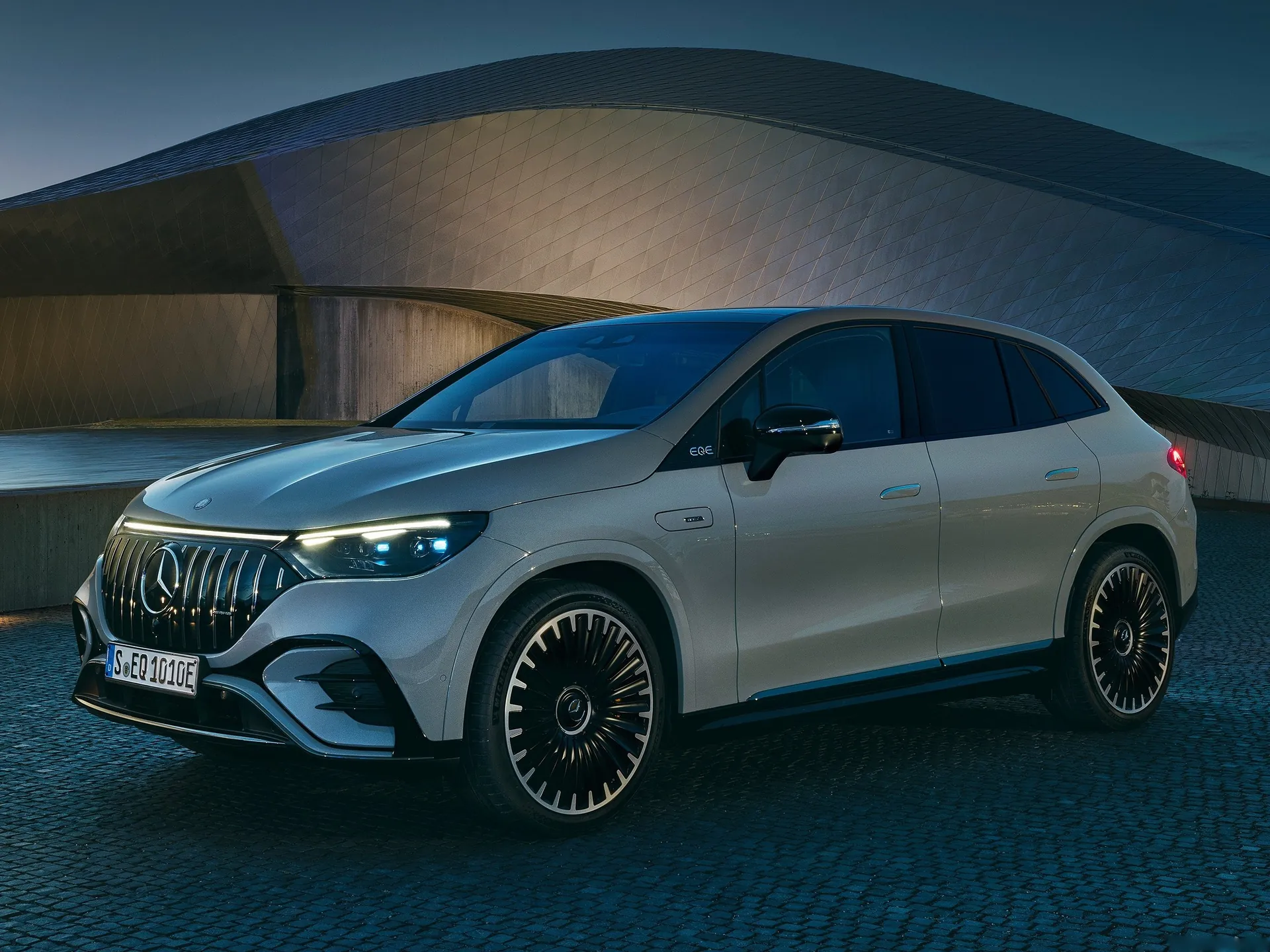 Mercedes-Benz EQE53 AMG SUV (2024)