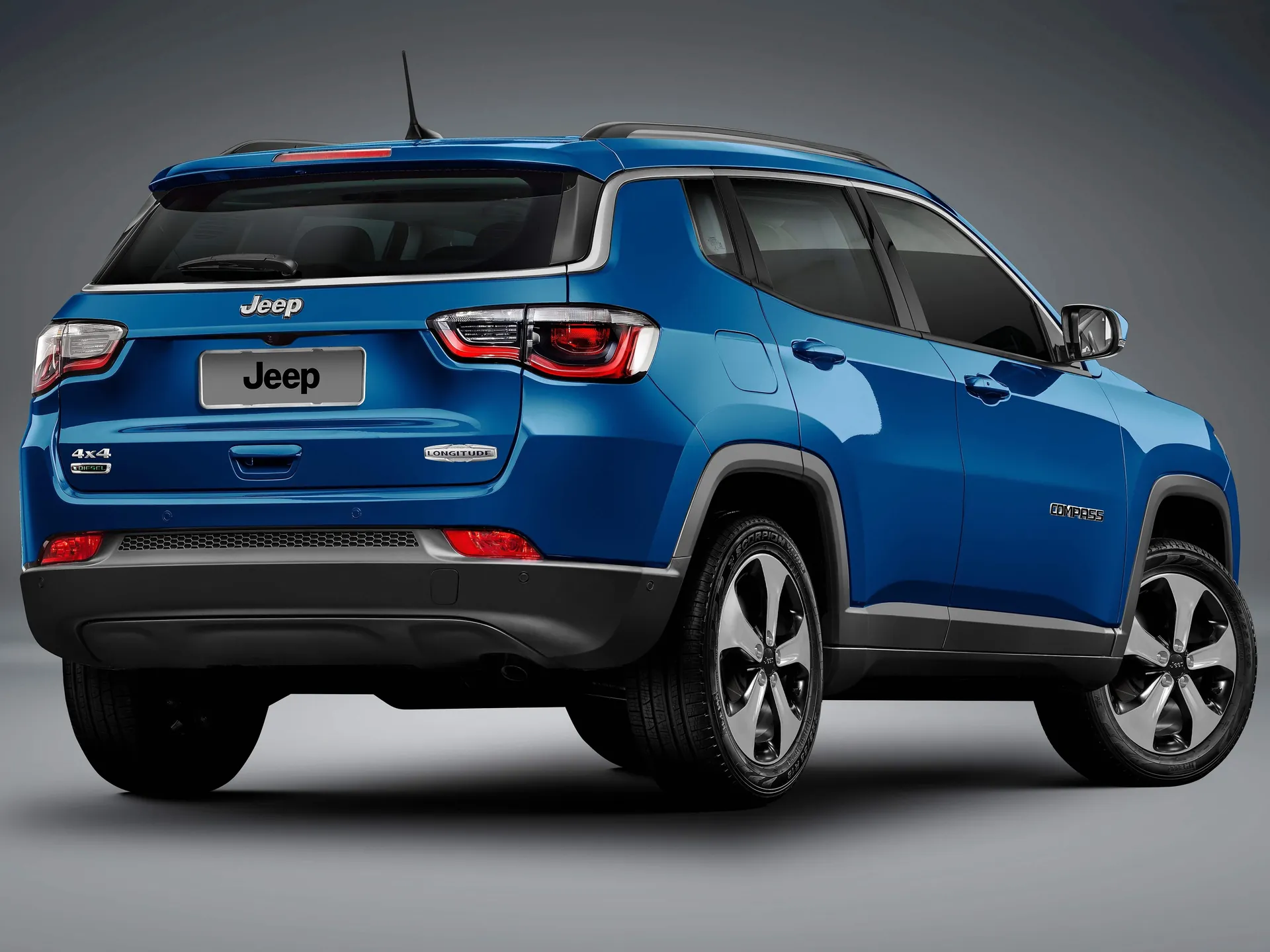 Jeep Compass (2017) – zadní tříčtvrteční pohled