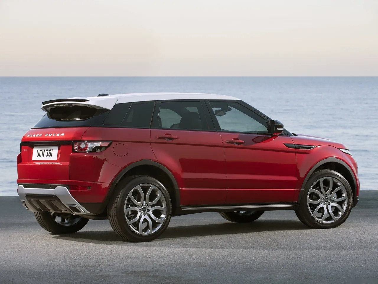 Land Rover Range Rover Evoque 5-door (2012) - Rear Three-Quarter
