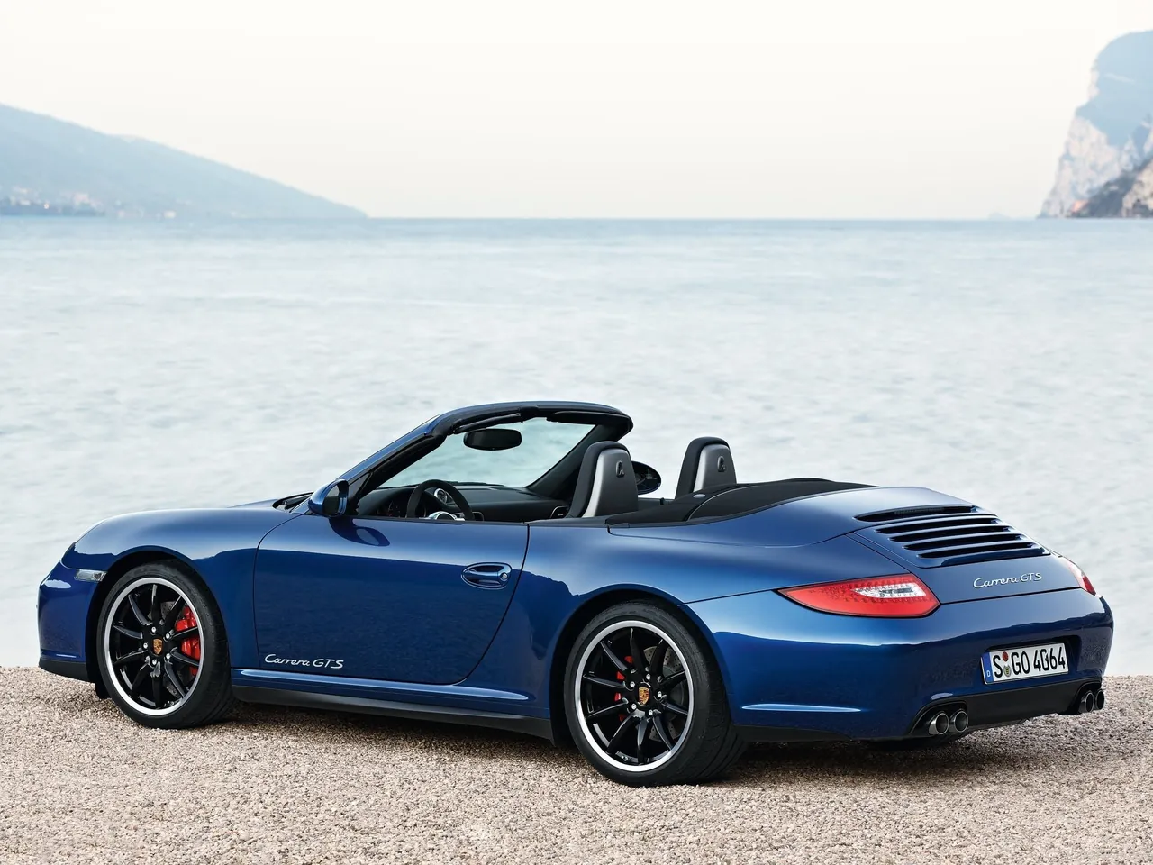 Porsche 911 Carrera GTS Cabriolet (2011) – zadní tříčtvrteční pohled