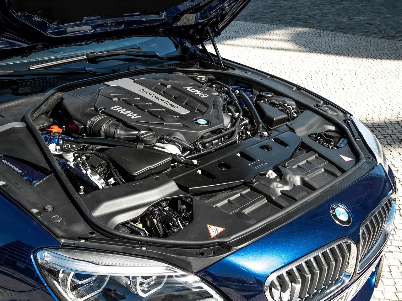 BMW 6-Series Coupe (2015) – motorový prostor