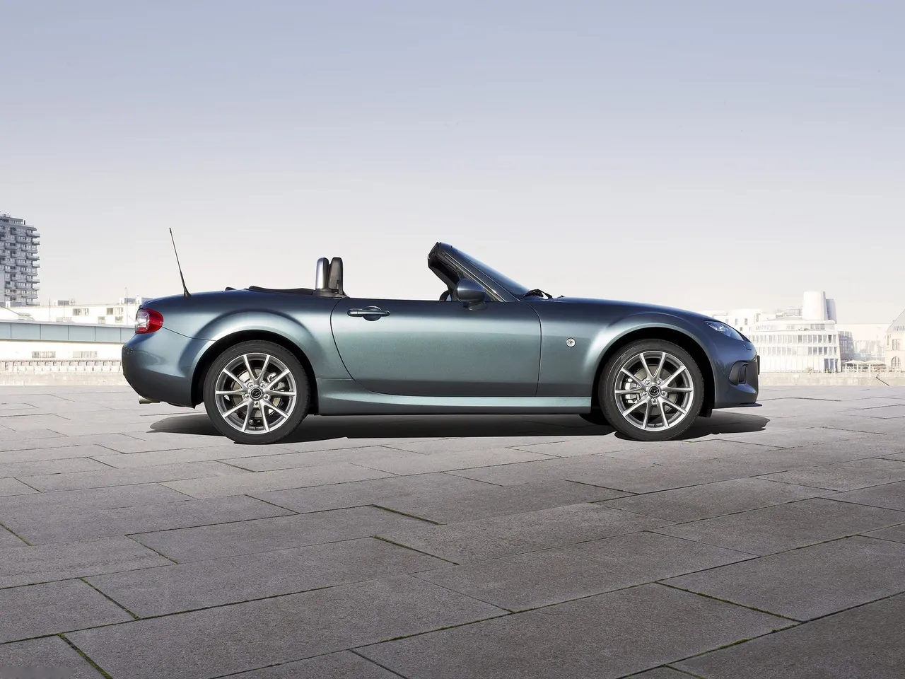 Mazda MX-5 (2013) – boční profil