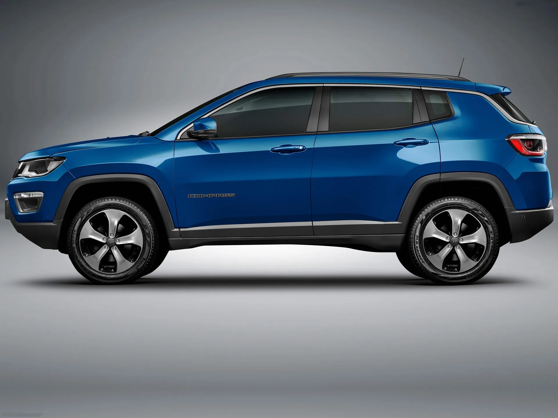 Jeep Compass (2017) – boční profil