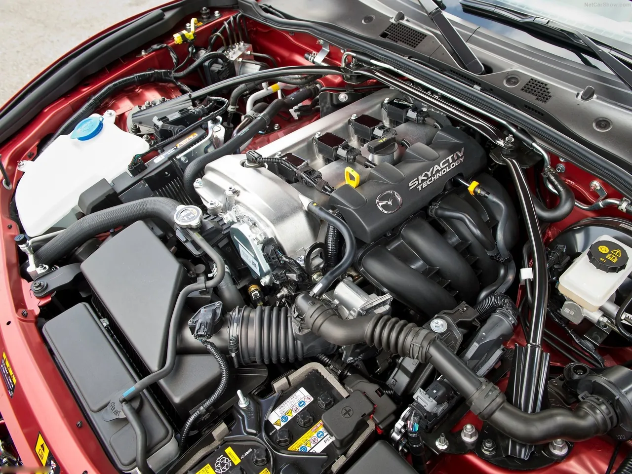 Mazda MX-5 (2016) – motorový prostor