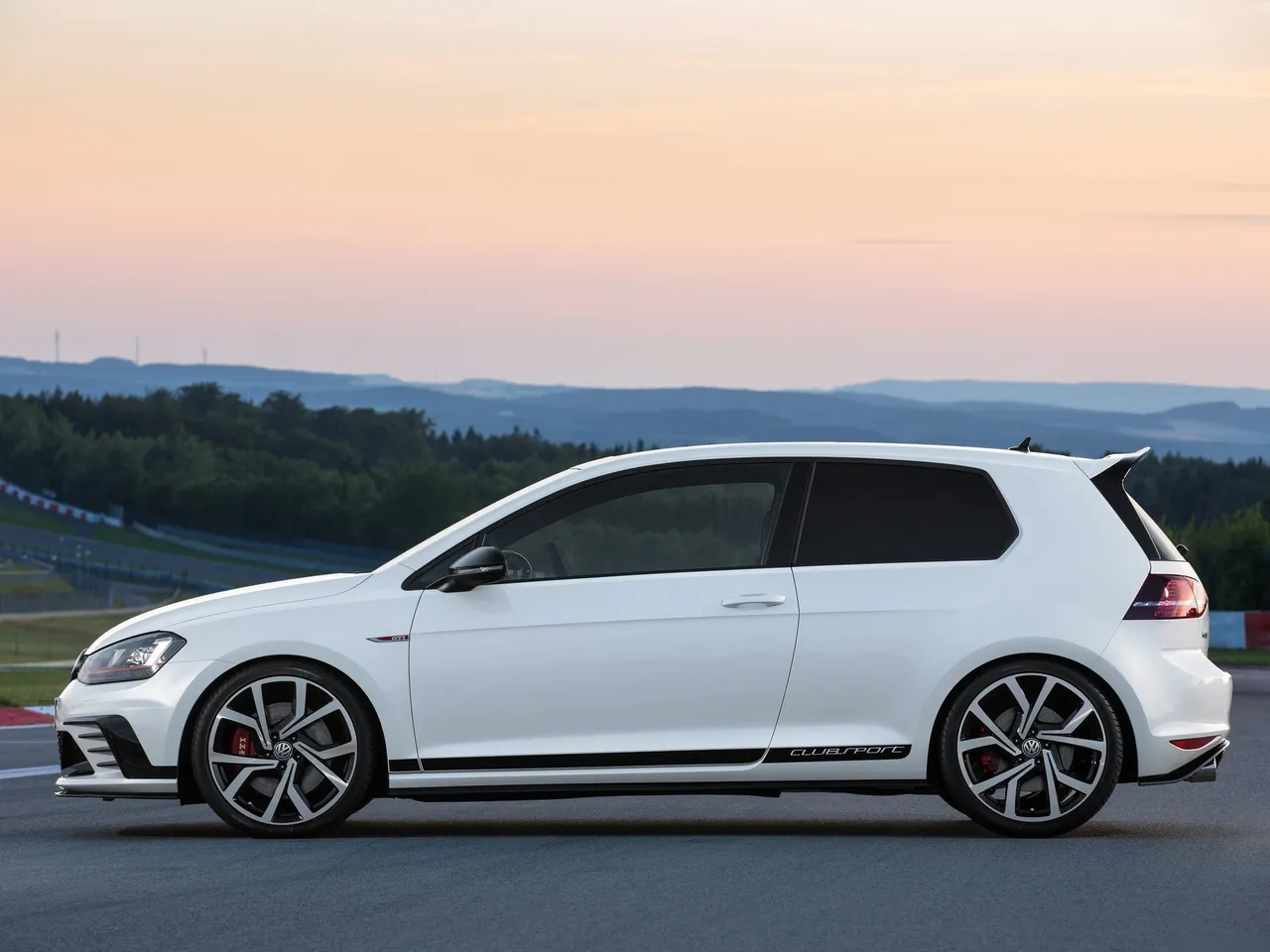 Volkswagen Golf GTI Clubsport (2016) - Side Profile