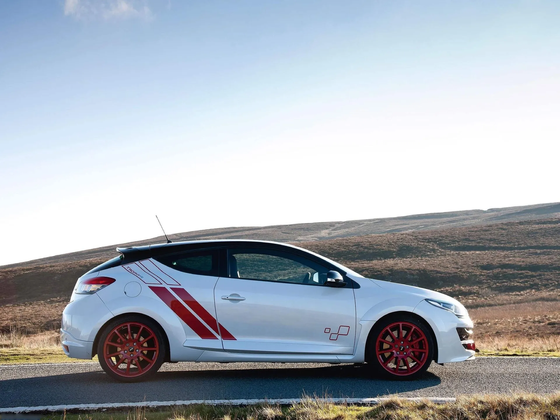 Renault Megane RS 275 Trophy-R (2015) – boční profil