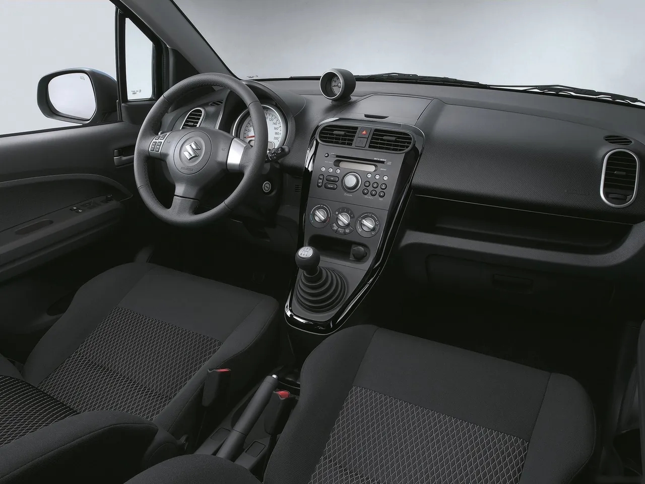 Suzuki Splash (2012) – interiér