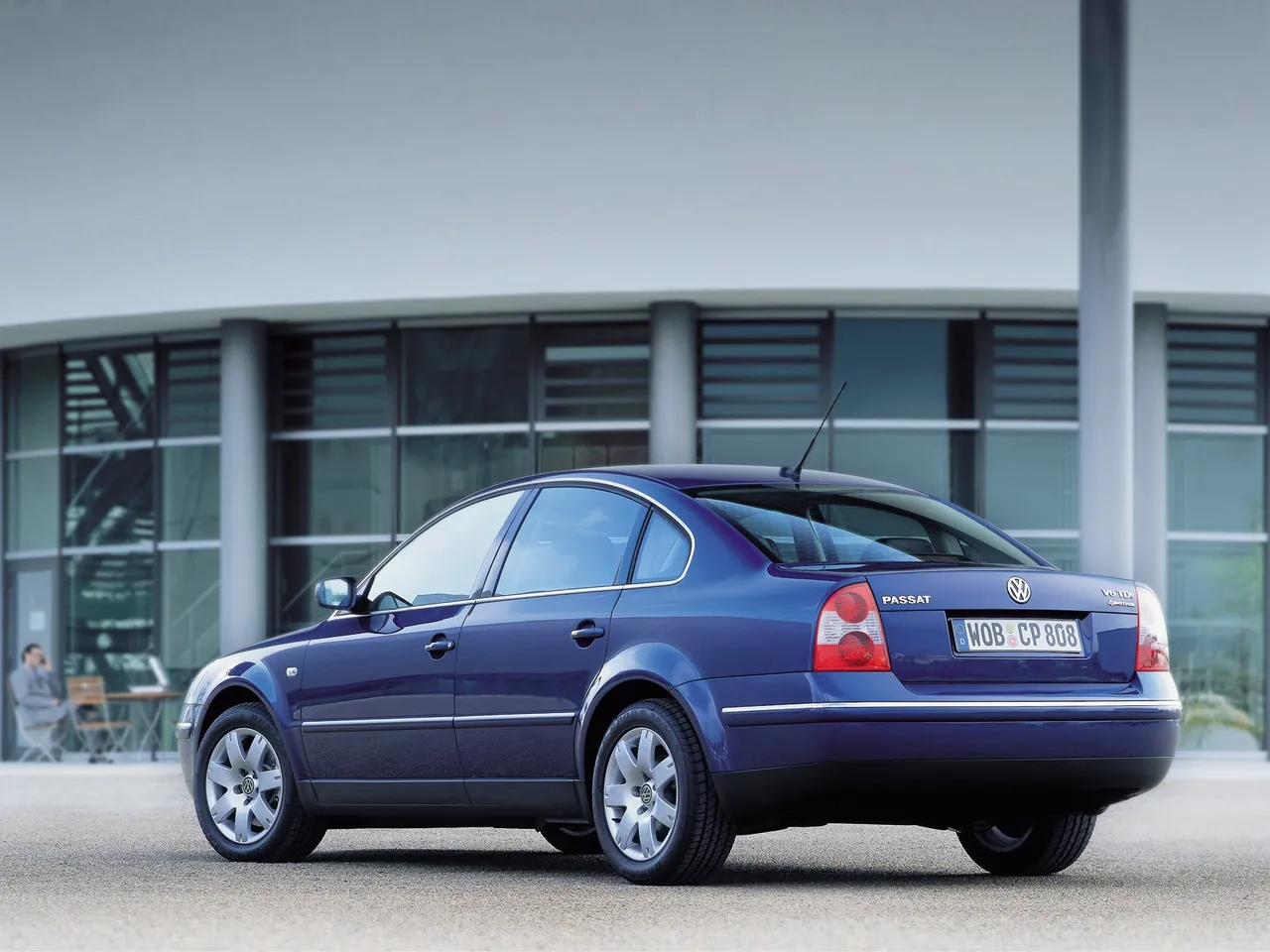 Volkswagen Passat (2000) - Rear Three-Quarter