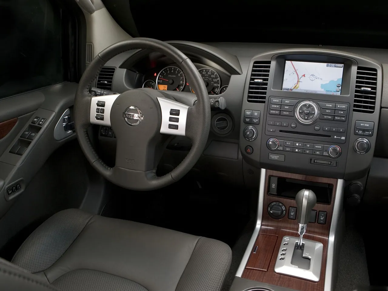 Nissan Pathfinder (2008) – interiér