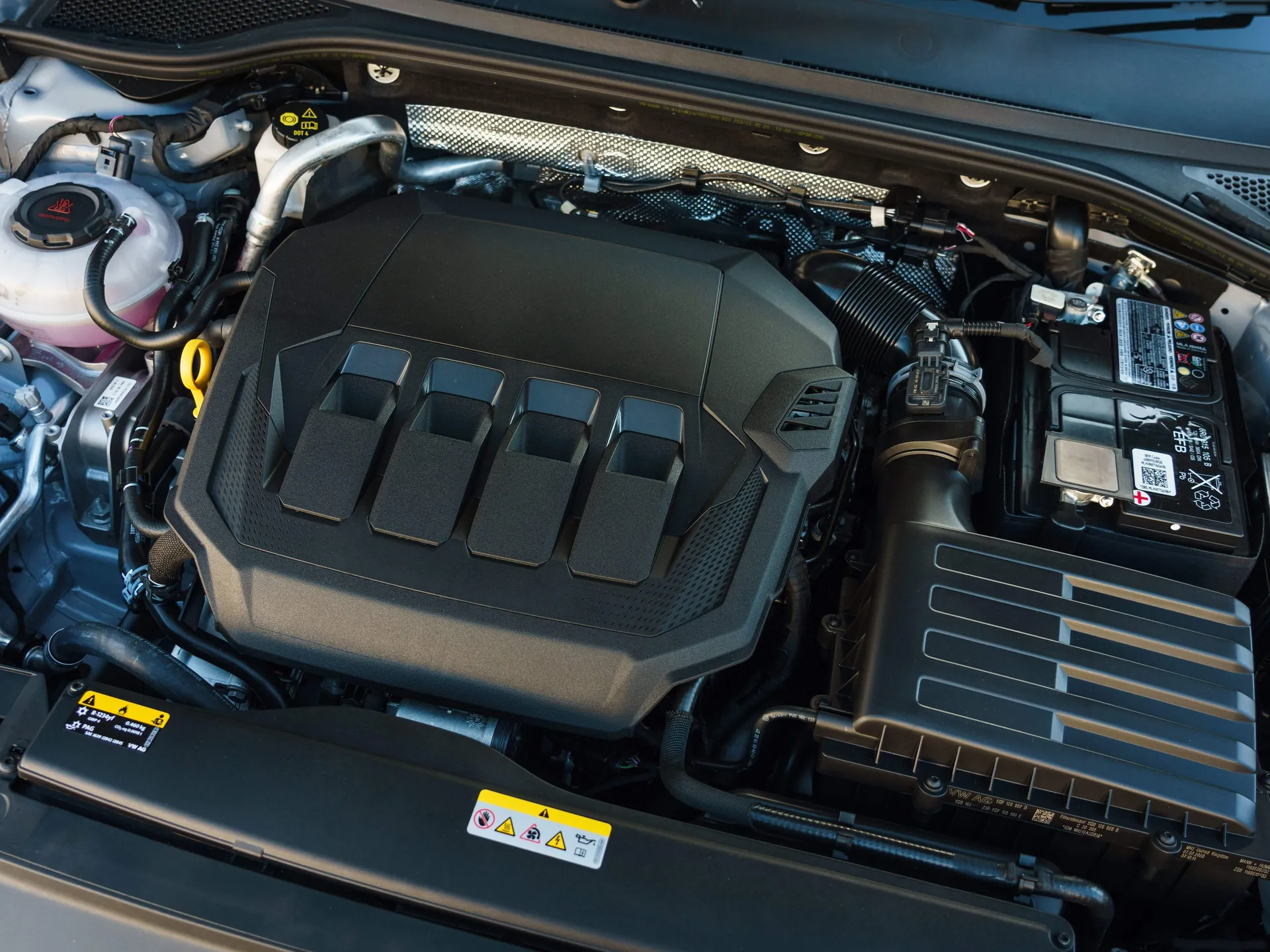 Volkswagen Arteon Shooting Brake [UK] (2021) – motorový prostor