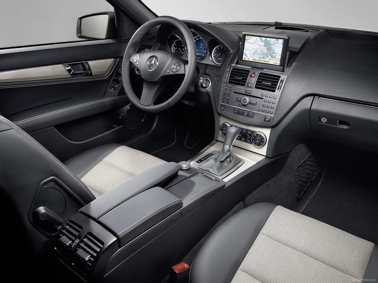 Mercedes-Benz C-Class Estate (2008) – interiér