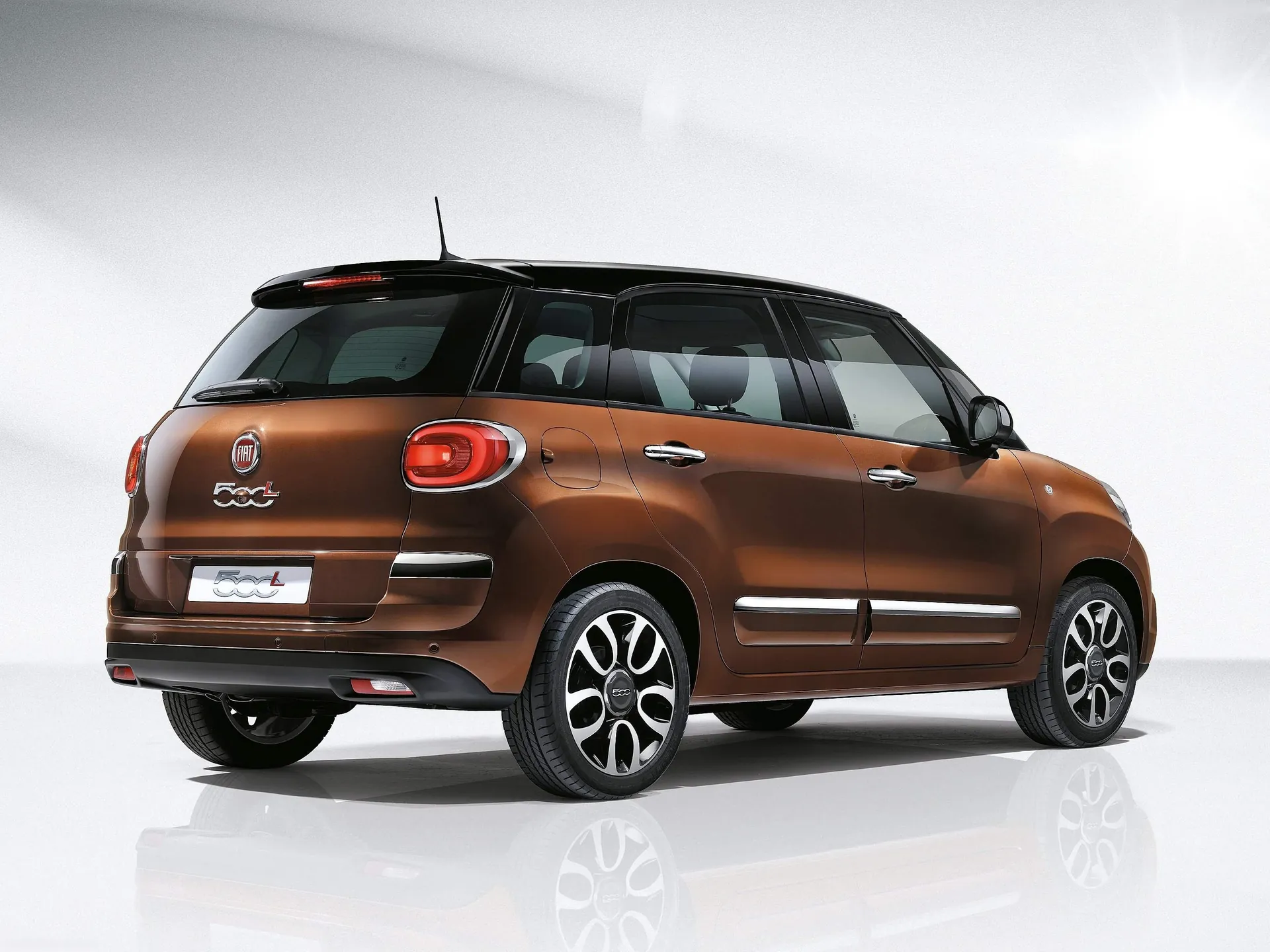 Fiat 500L (2018) – zadní tříčtvrteční pohled