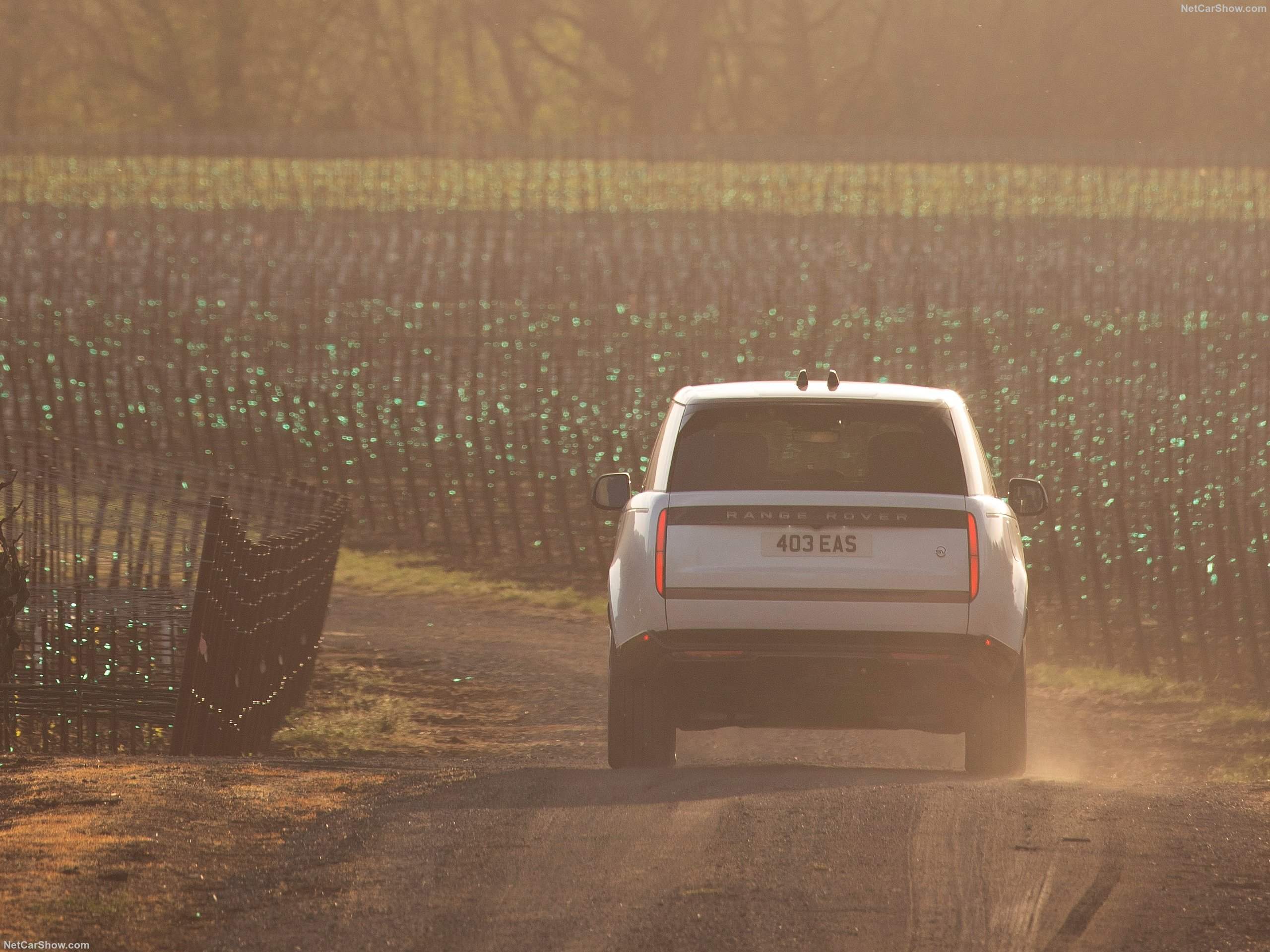 Land Rover Range Rover SV Serenity (2022) – zezadu